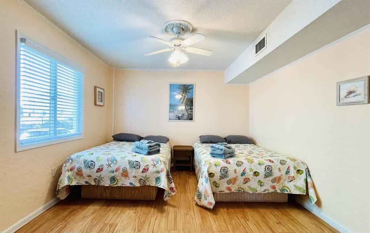 Holiday home Oceanfront House On The 2 Kings 4br 4ba 1st Floor Of Triplex Sleep 12 Pgp1 Myrtle Beach