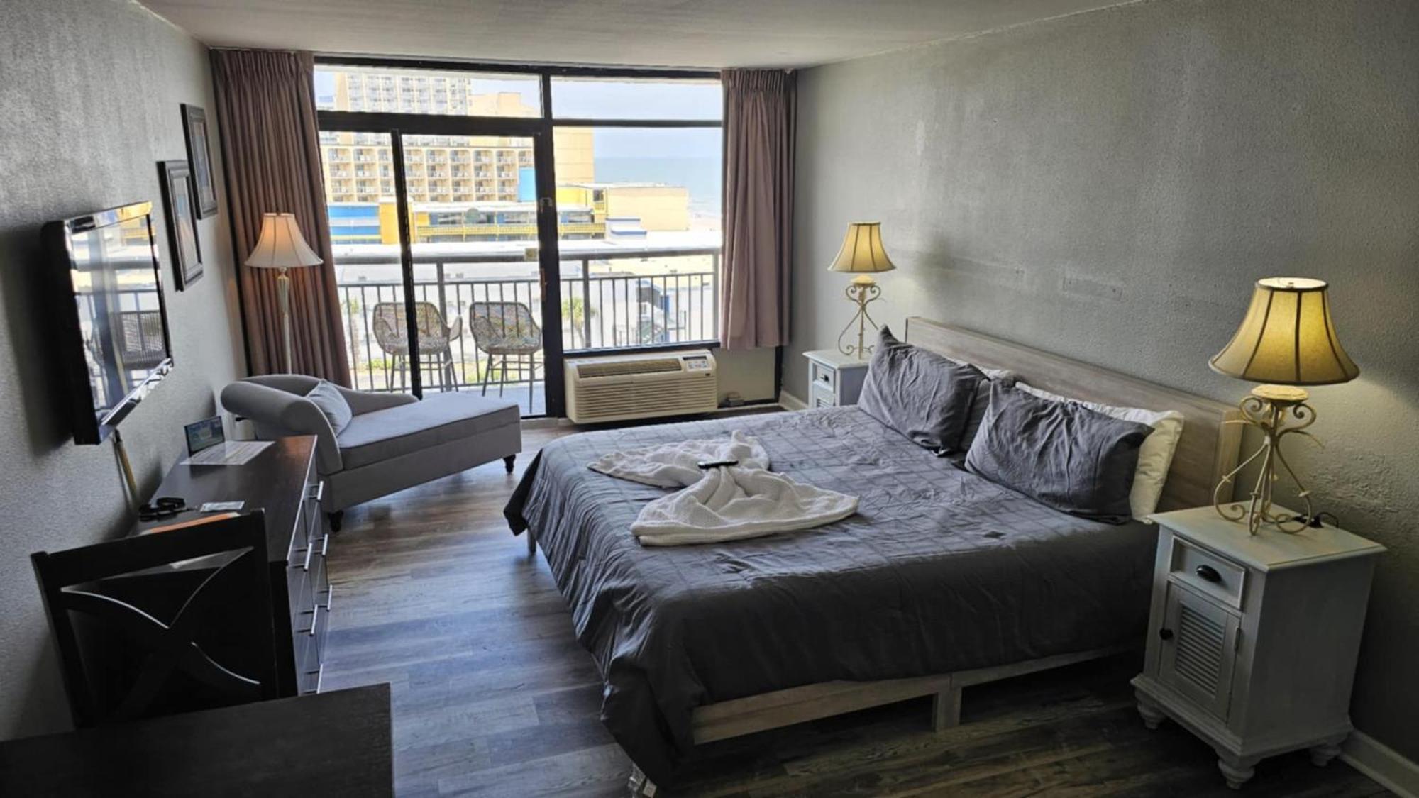 Renovated Oceanview King Unit 8th Floor Landmark Aparthotel *