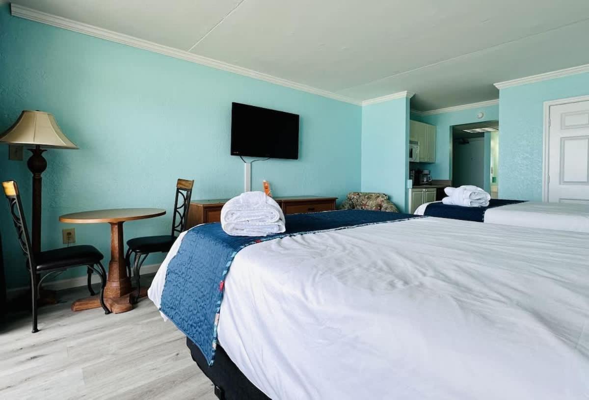 *see Dolphins From Your Balcony*queen Beds*pools*hot Tubs++*h232 * Myrtle Beach