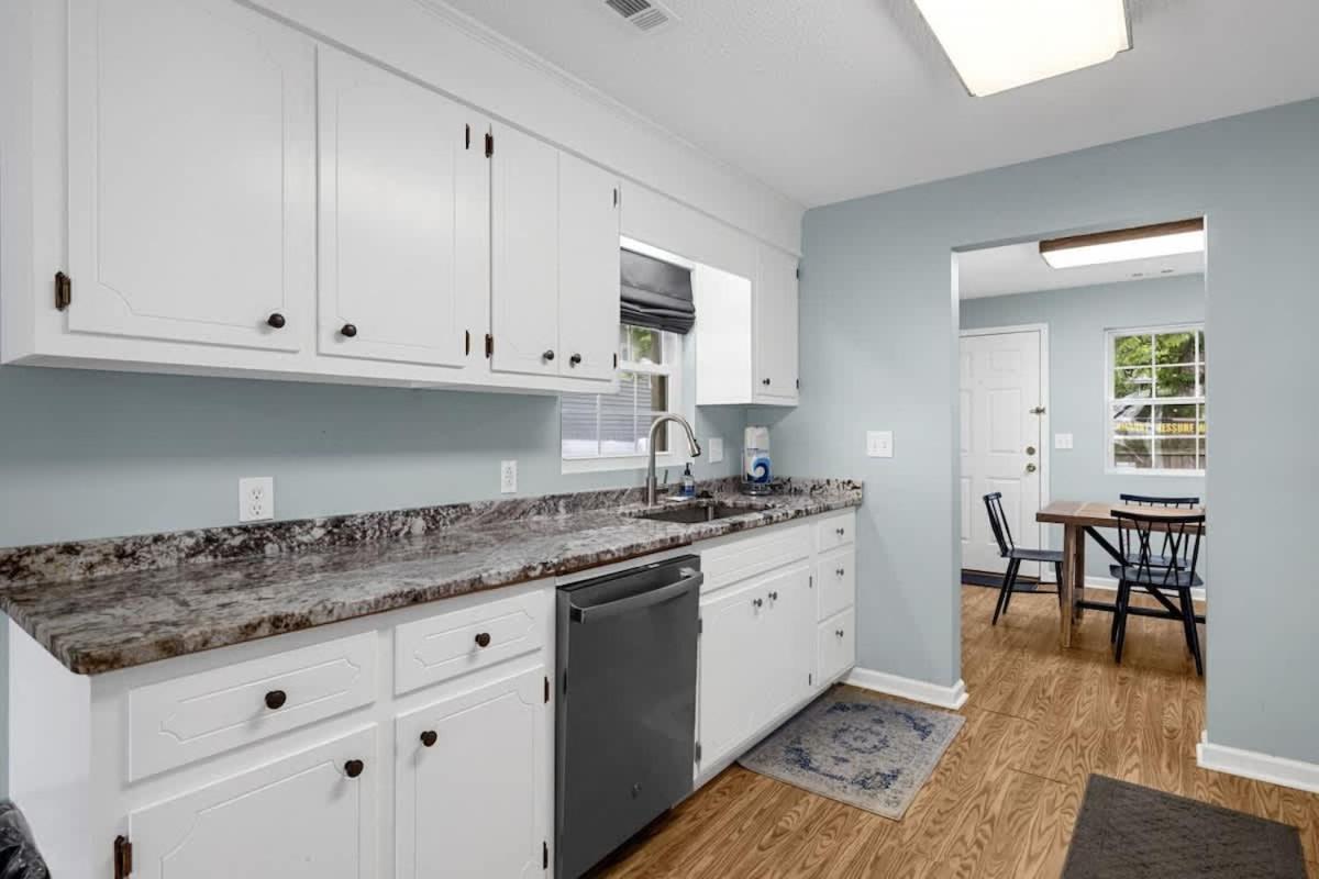 *comfy N. Myrtle House*3 New Queens*steps To The Beach*v384 Apartment Myrtle Beach