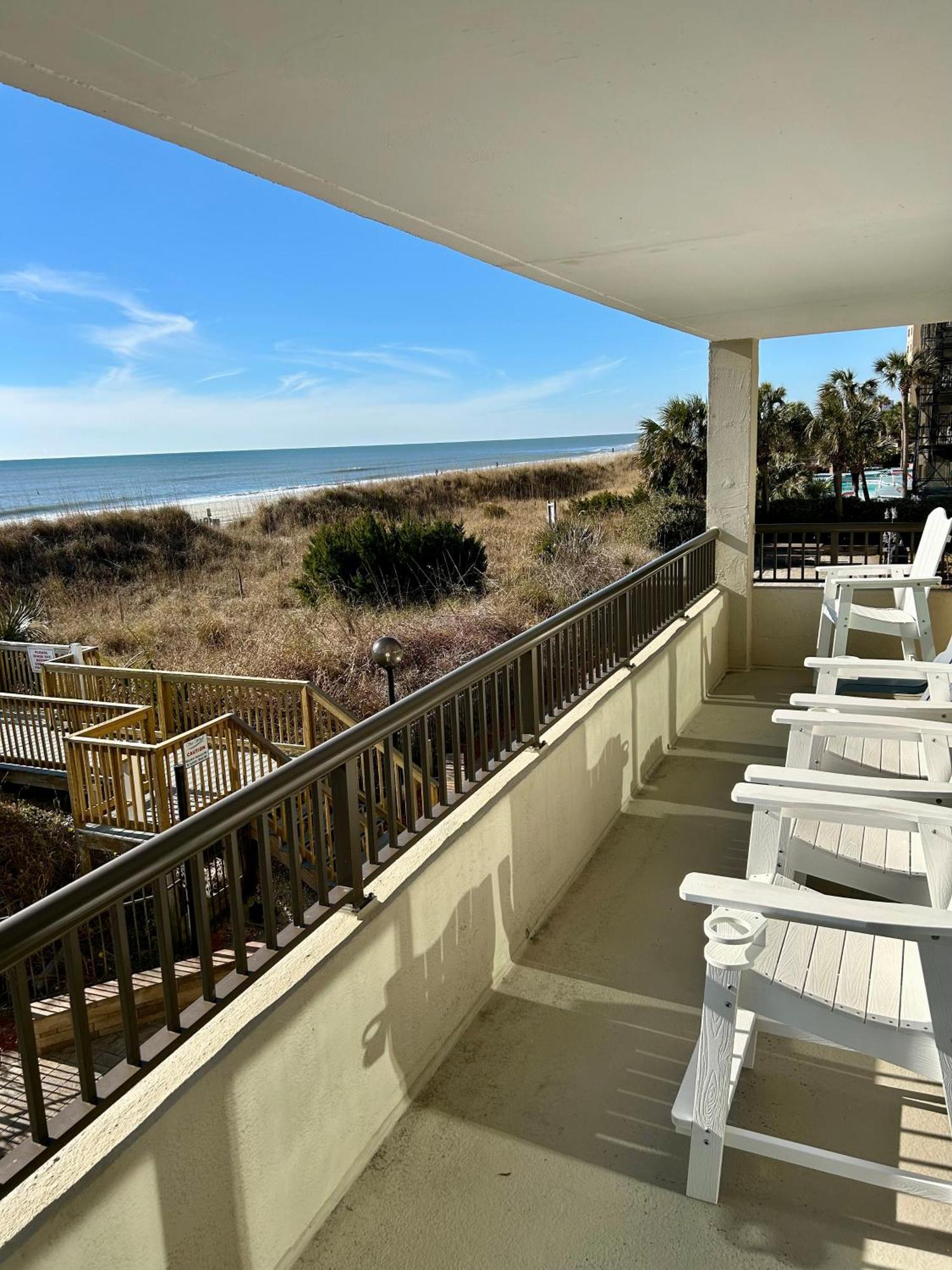 The Salty Breeze - 2 Ocean Front Master's - Steps To The Apartment Myrtle Beach