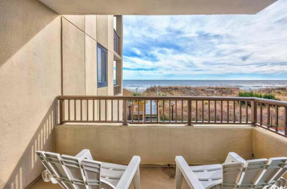 The Salty Breeze - 2 Ocean Front Master's - Steps To The