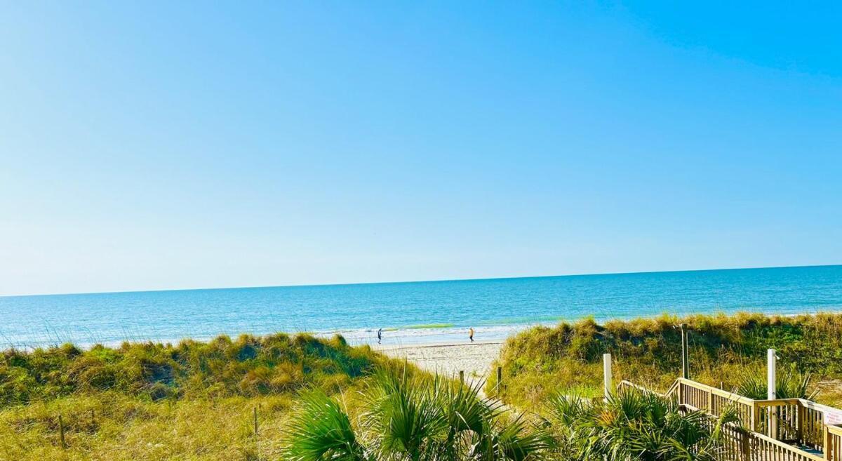 The Salty Breeze - 2 Ocean Front Master's - Steps To The Apartment *