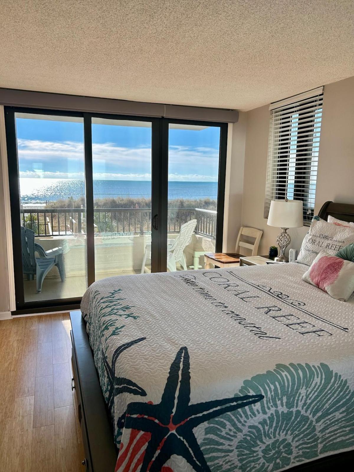 The Salty Breeze - 2 Ocean Front Master's - Steps To The Apartment Myrtle Beach