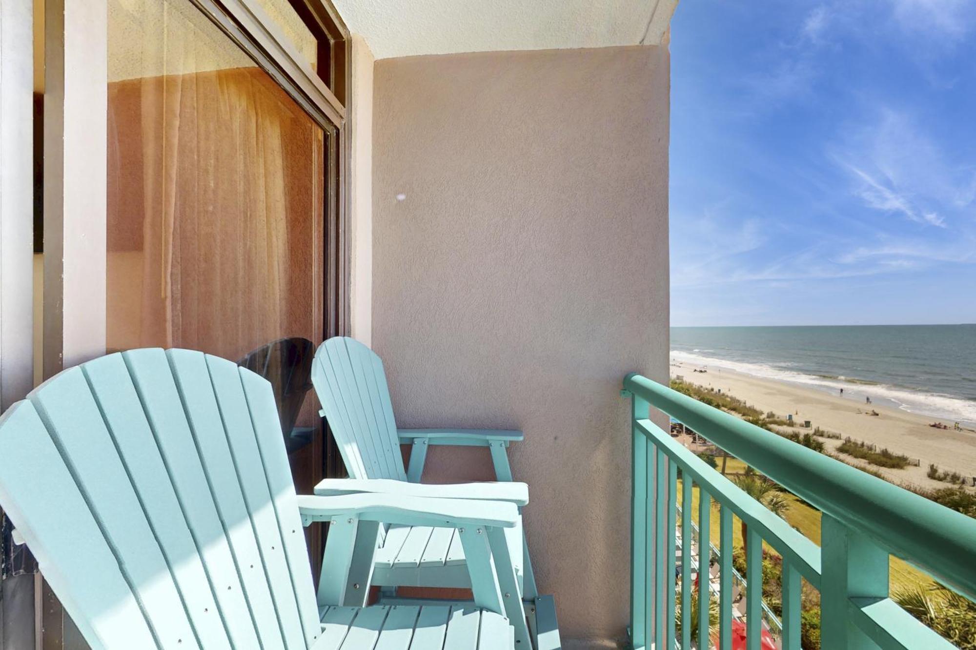 Hotel Pelicans Flight At Sandcastle South