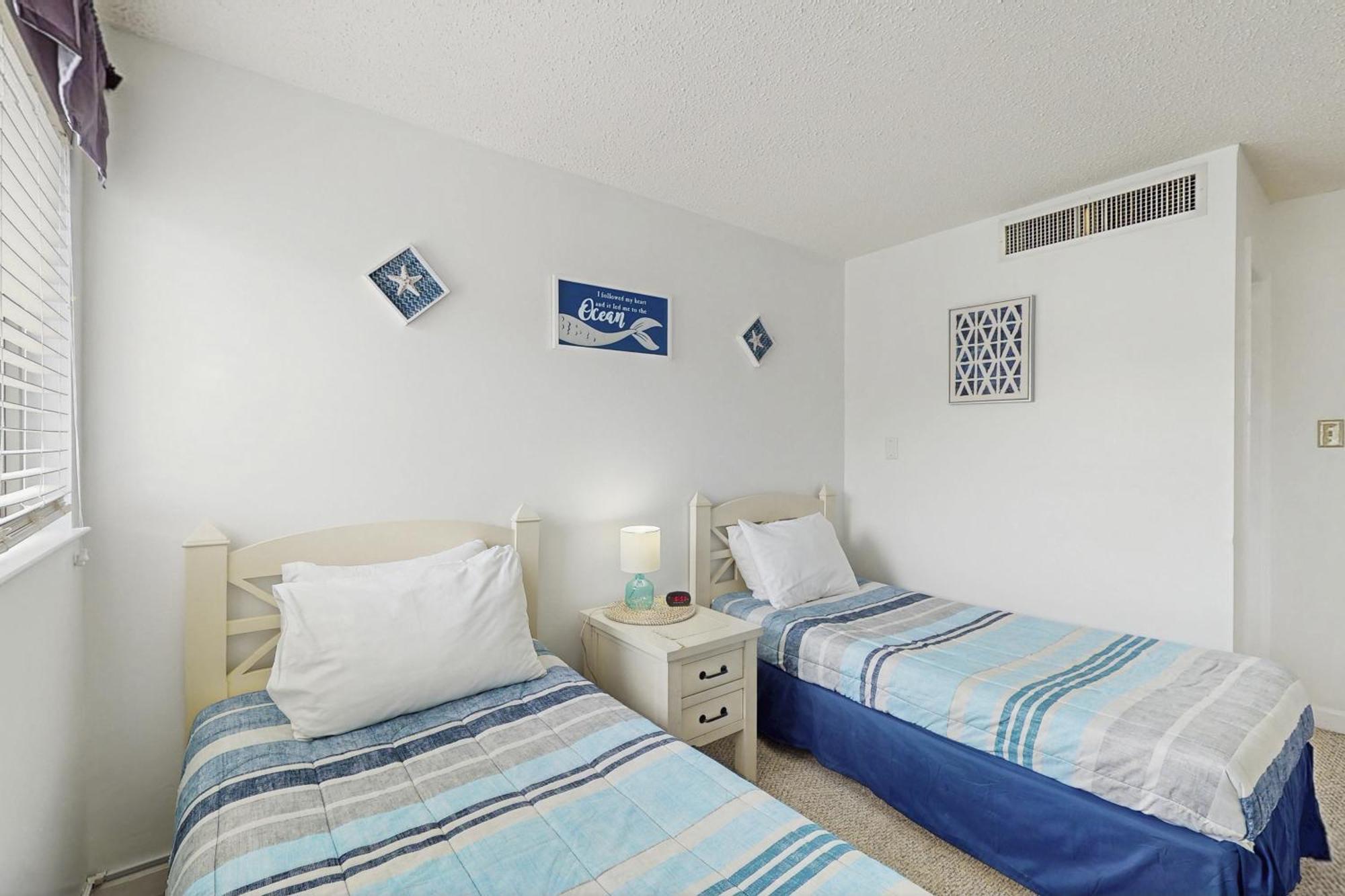 Sunny Coastal Apartment *