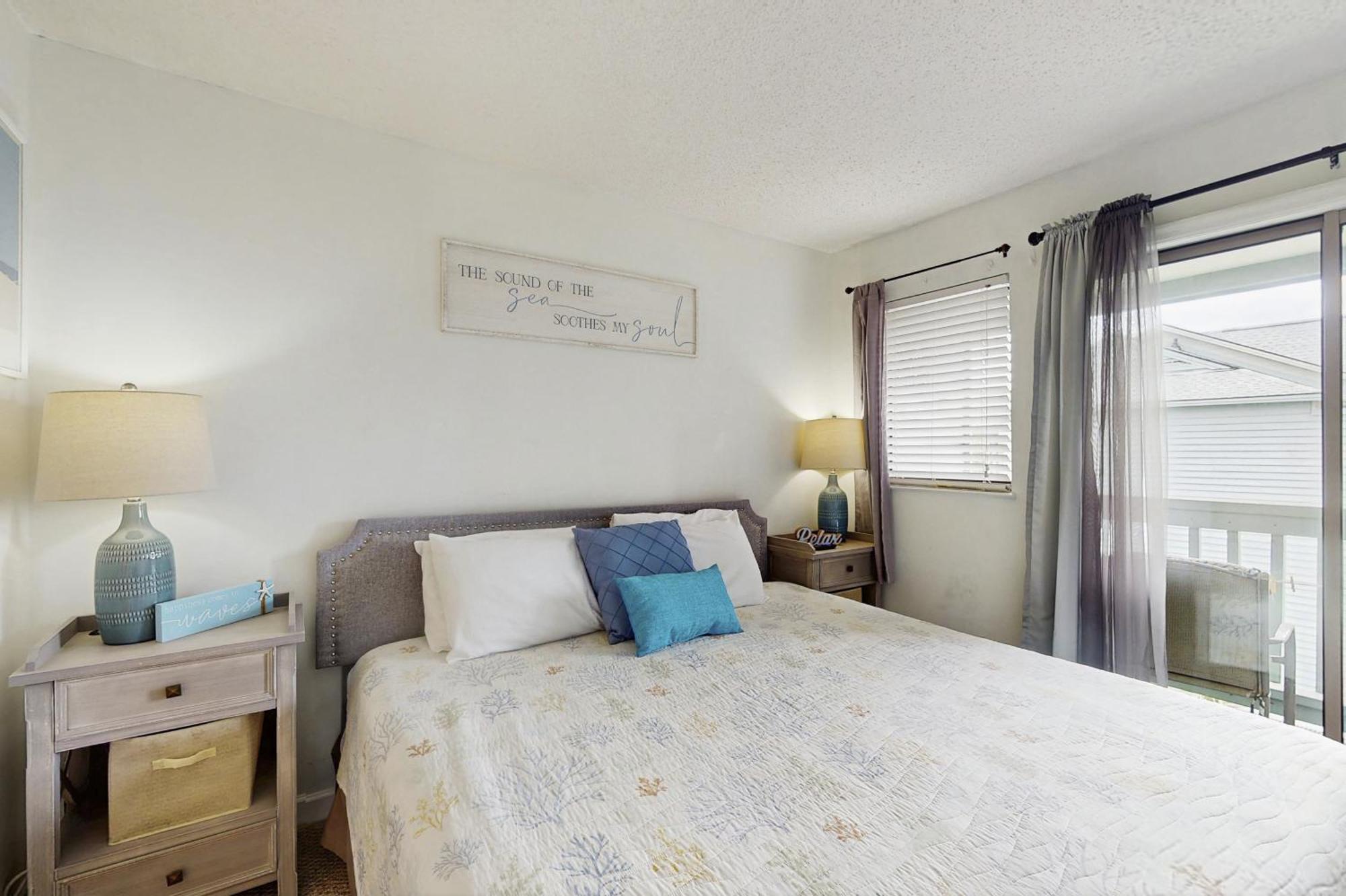 Sunny Coastal Apartment *