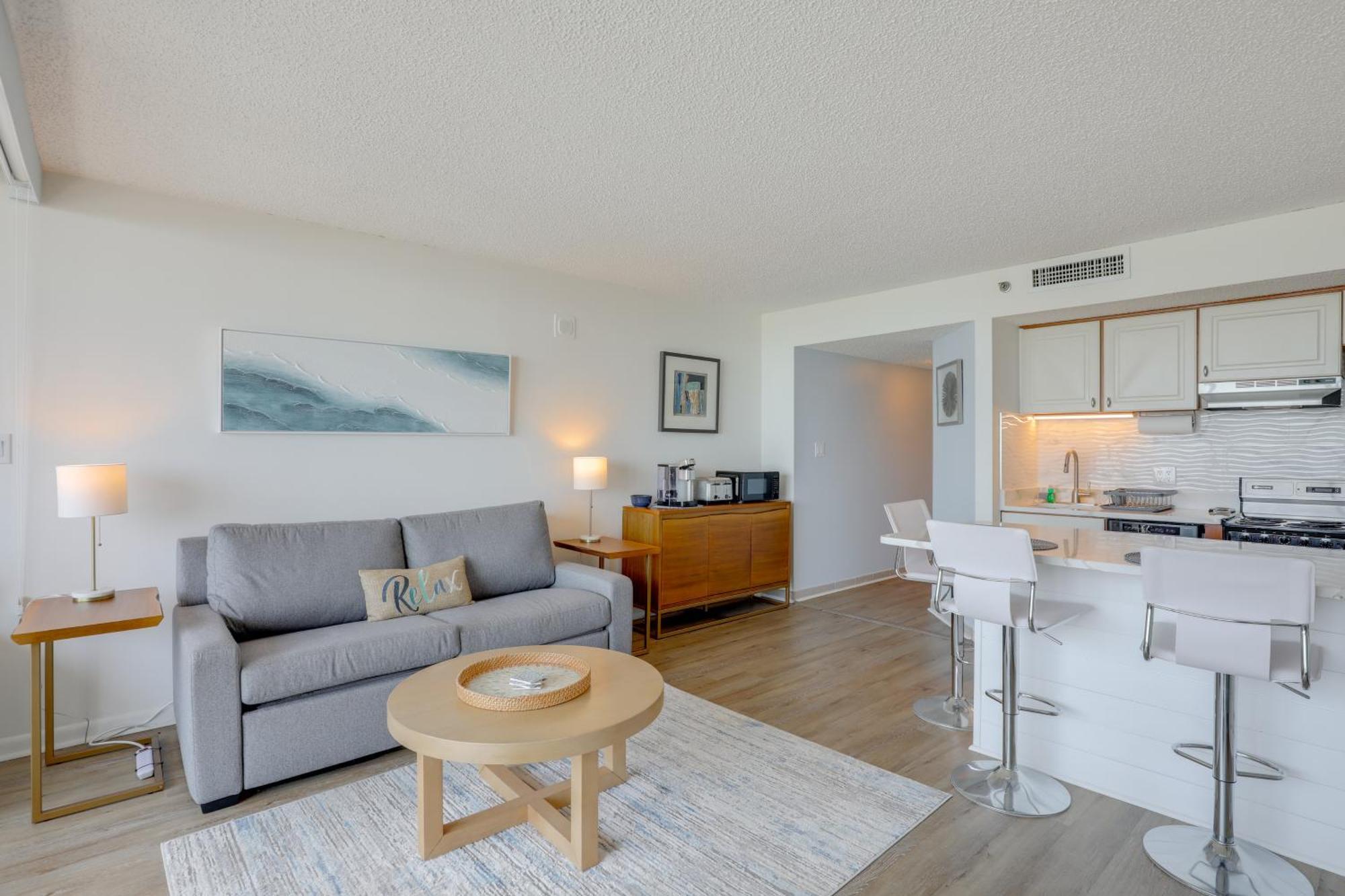 Apartment Walk To Myrtle With Views And Pool Access *