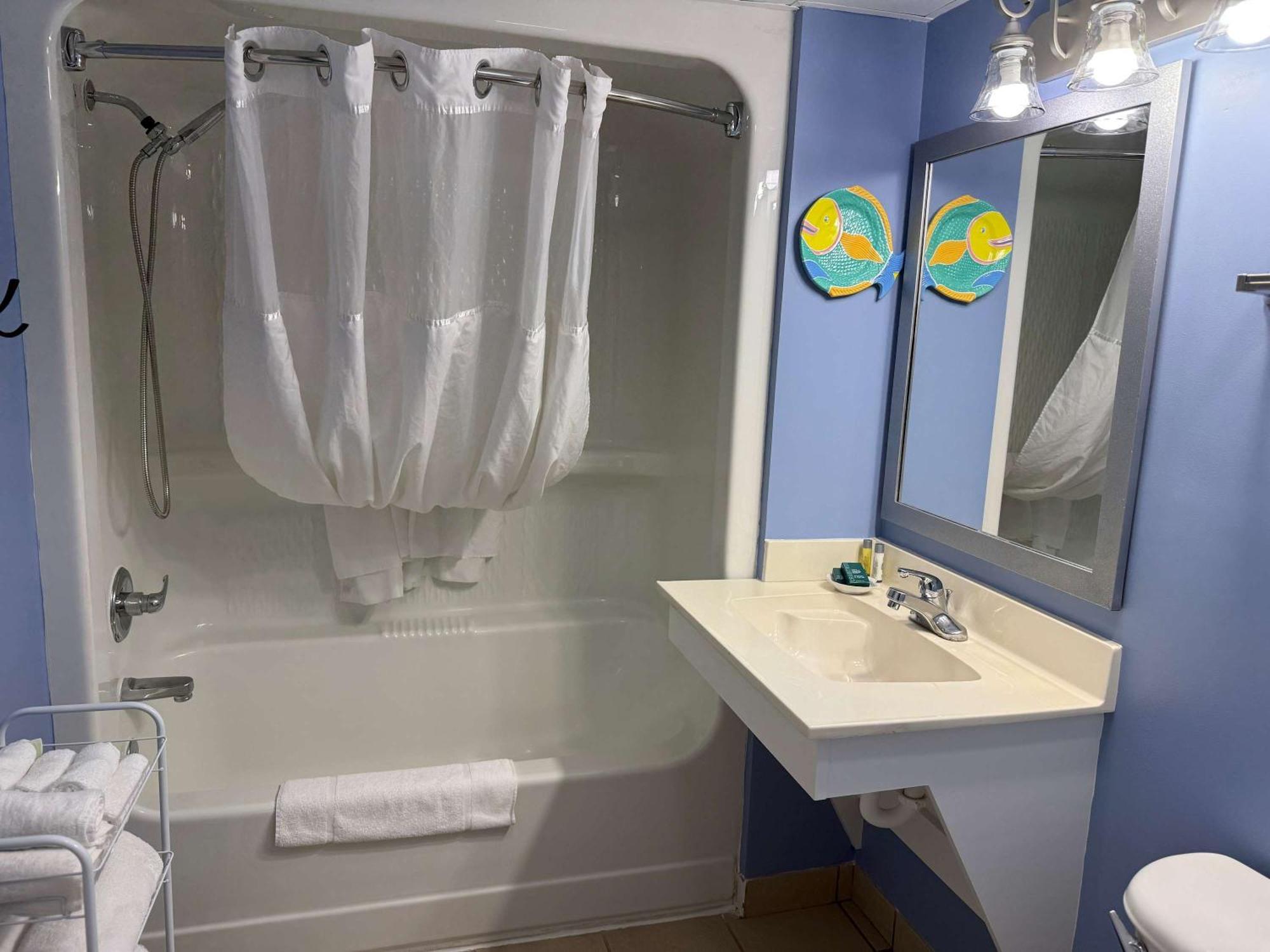 Amazing Ocean Front 2br 2 Ba - Camelot 911 Myrtle Beach