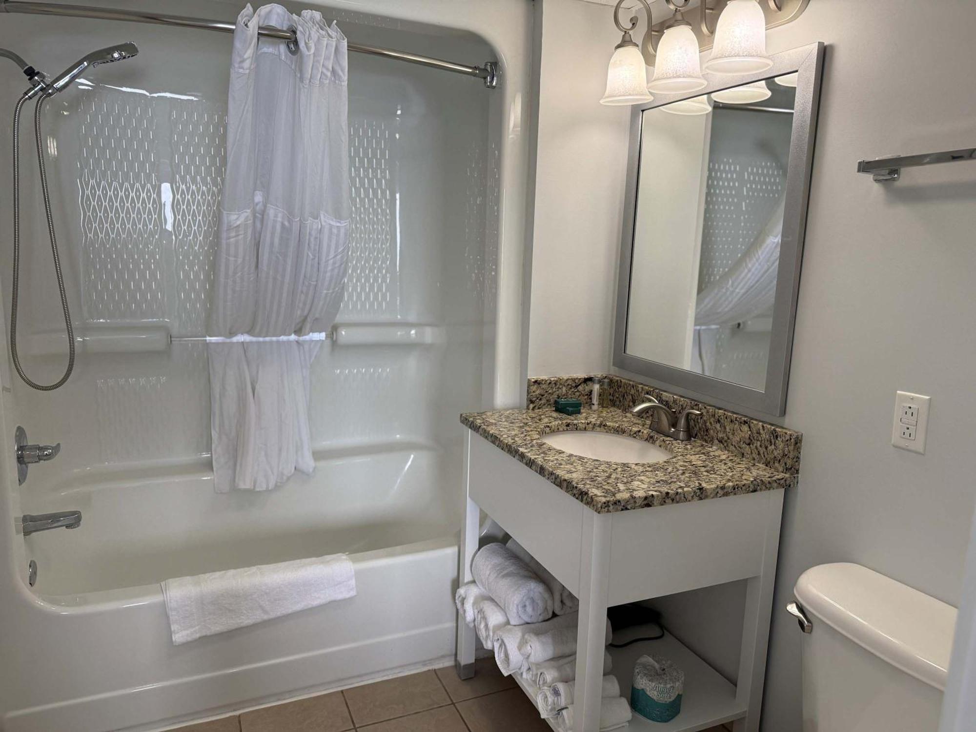 Amazing Ocean Front 2br 2 Ba - Camelot 911 *