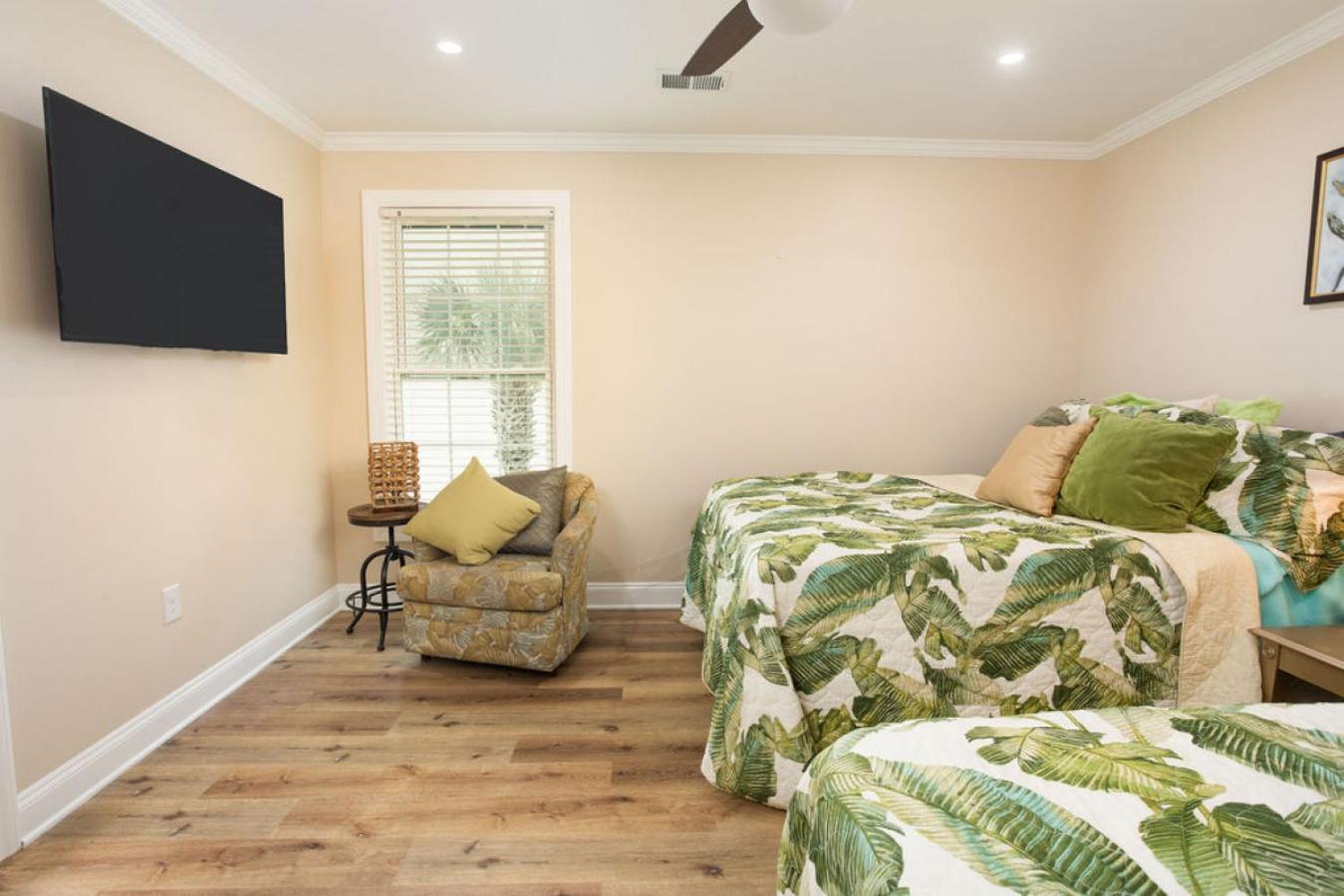 New Tropical Getaway With Pool, Games, Steps 2 By Mybeach Vacation Holiday home