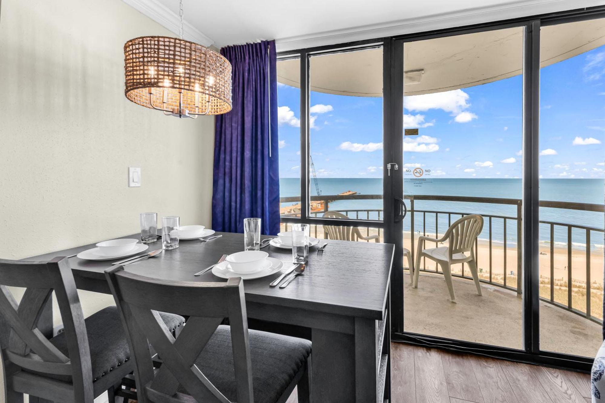 Oceanfront W Balcony King Bed Meridian Plaza Apartment *