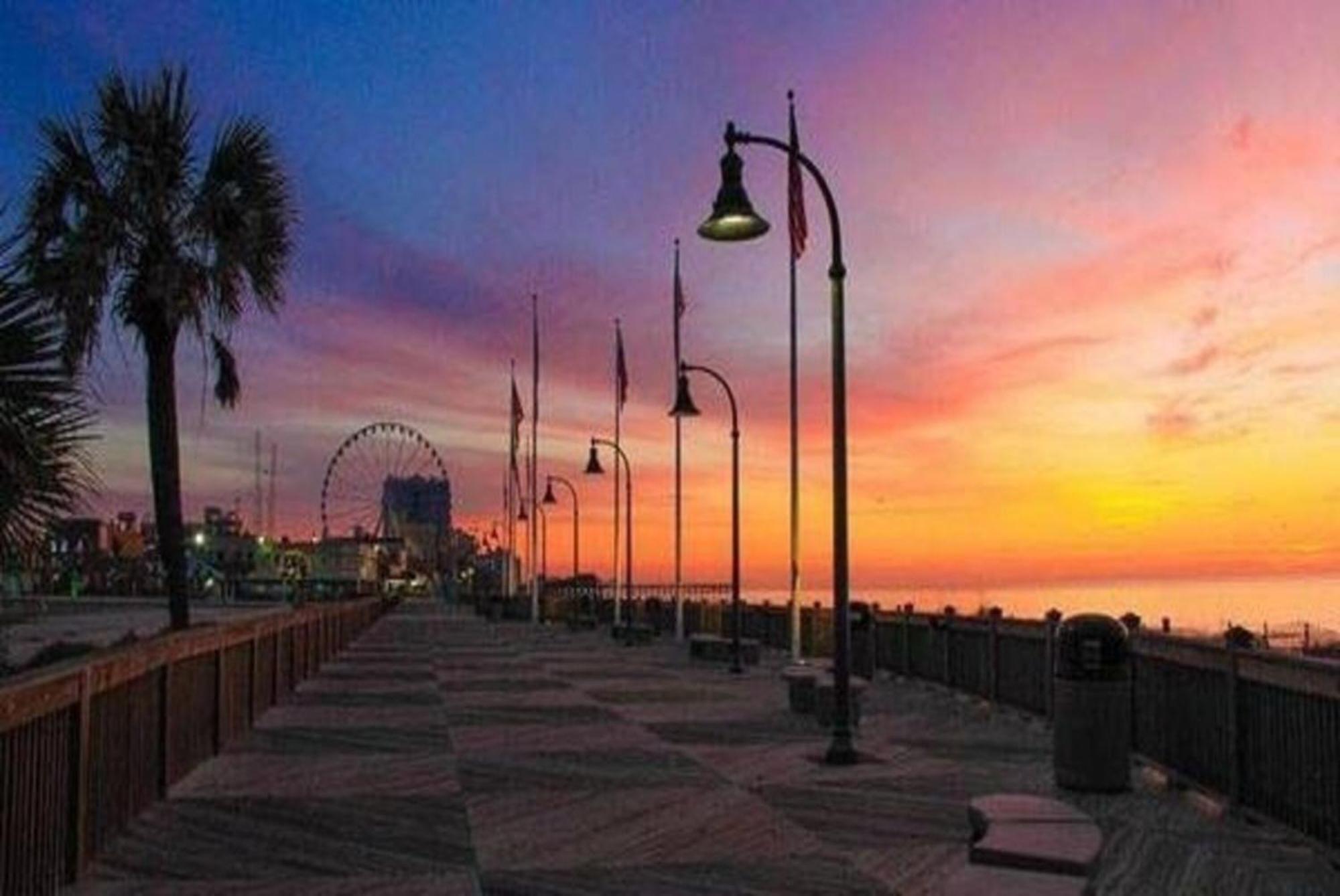 Oceanfront W Balcony King Bed Meridian Plaza Apartment *