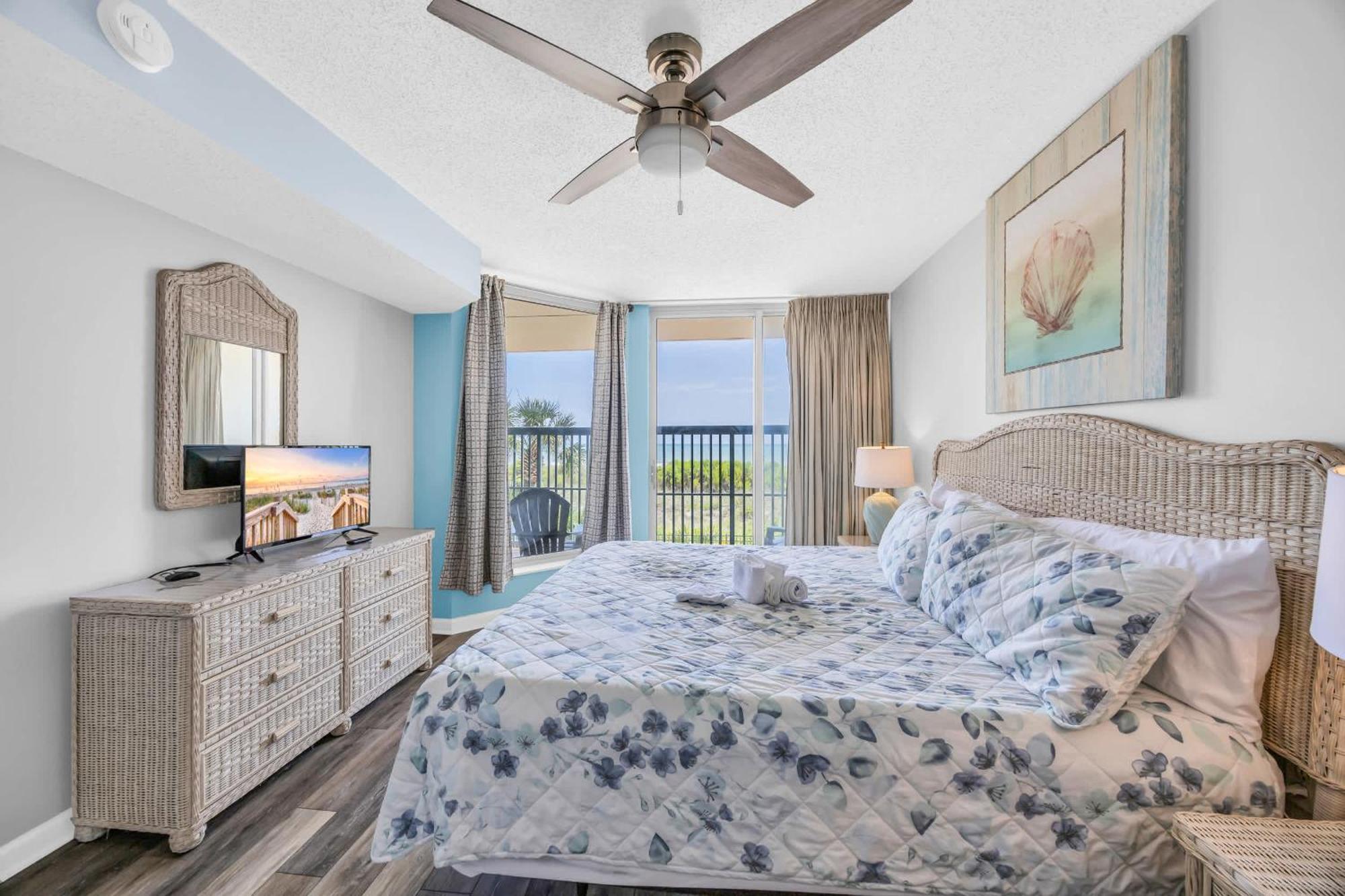 Holiday home The Jewel New Oceanfront Luxury W Huge Balcony *