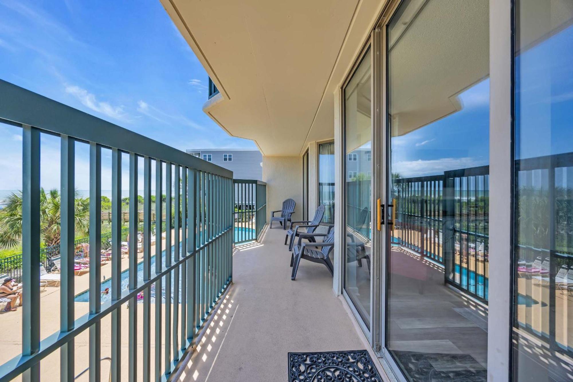 The Jewel New Oceanfront Luxury W Huge Balcony Holiday home *