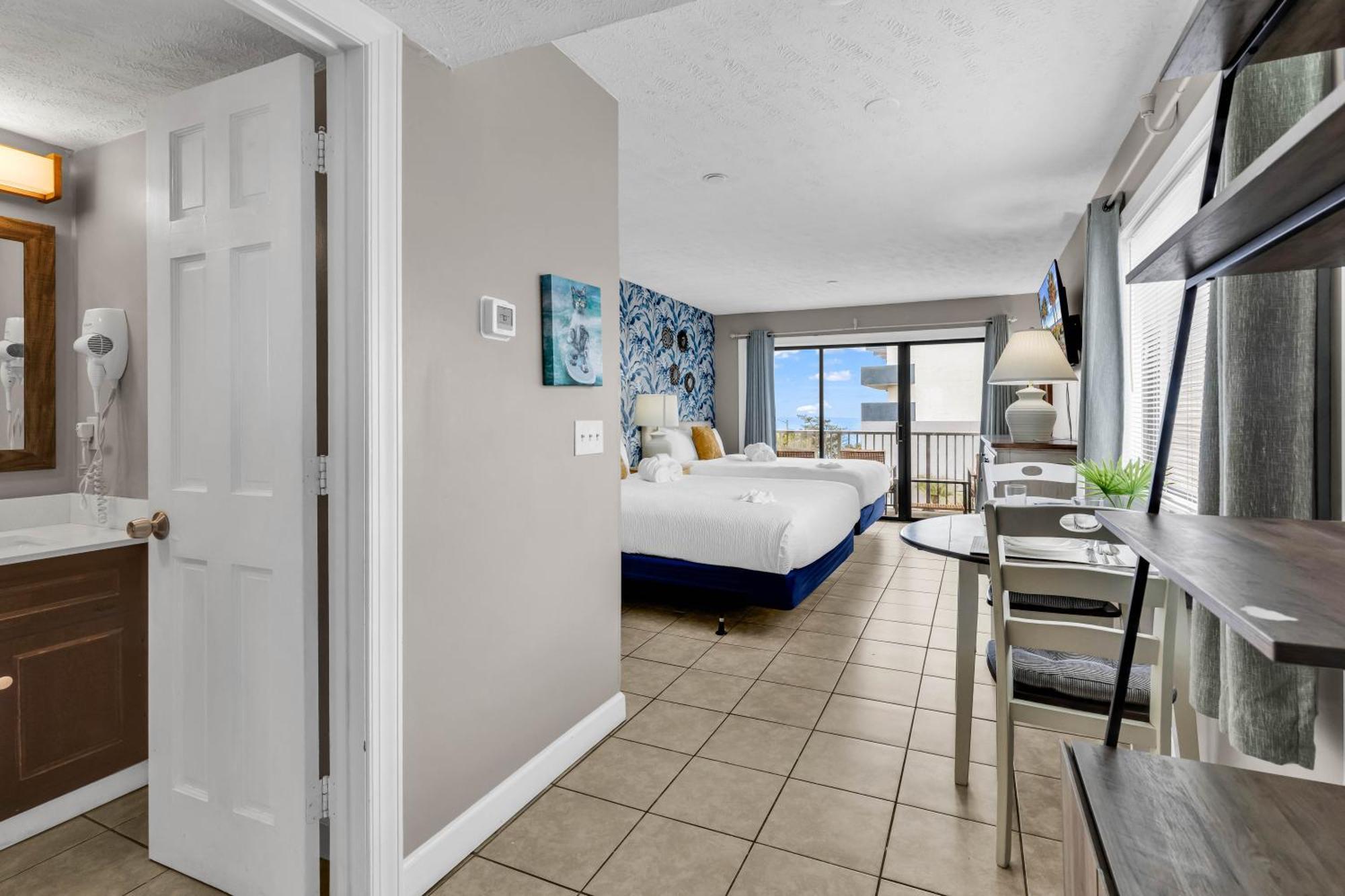 The Beachside Dacha - Lock-out 2 Bedroom Ocean View * Myrtle Beach