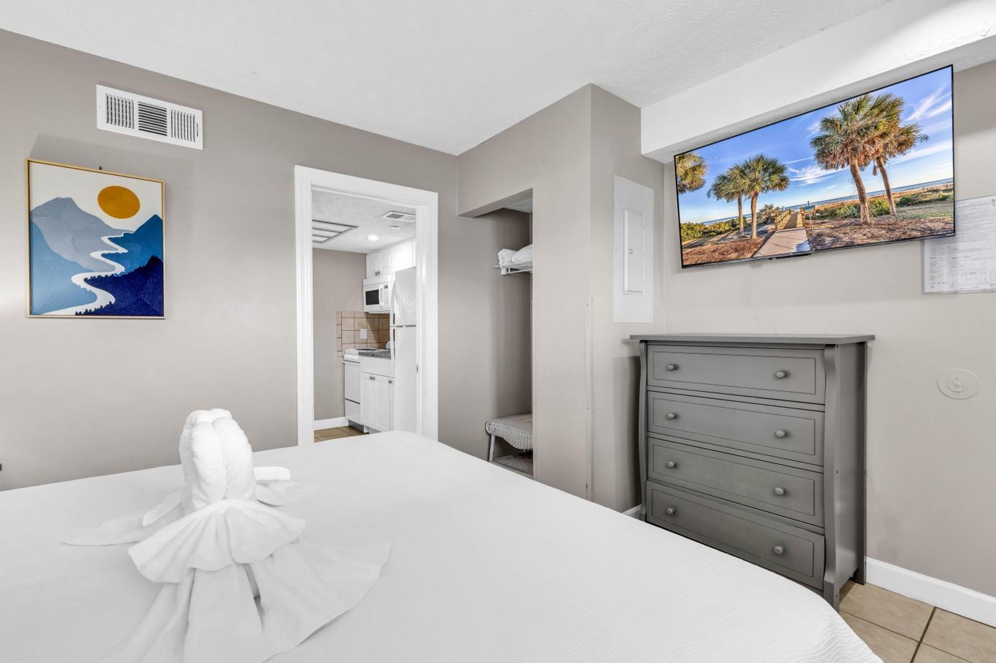 The Beachside Dacha - Lock-out 2 Bedroom Ocean View Myrtle Beach