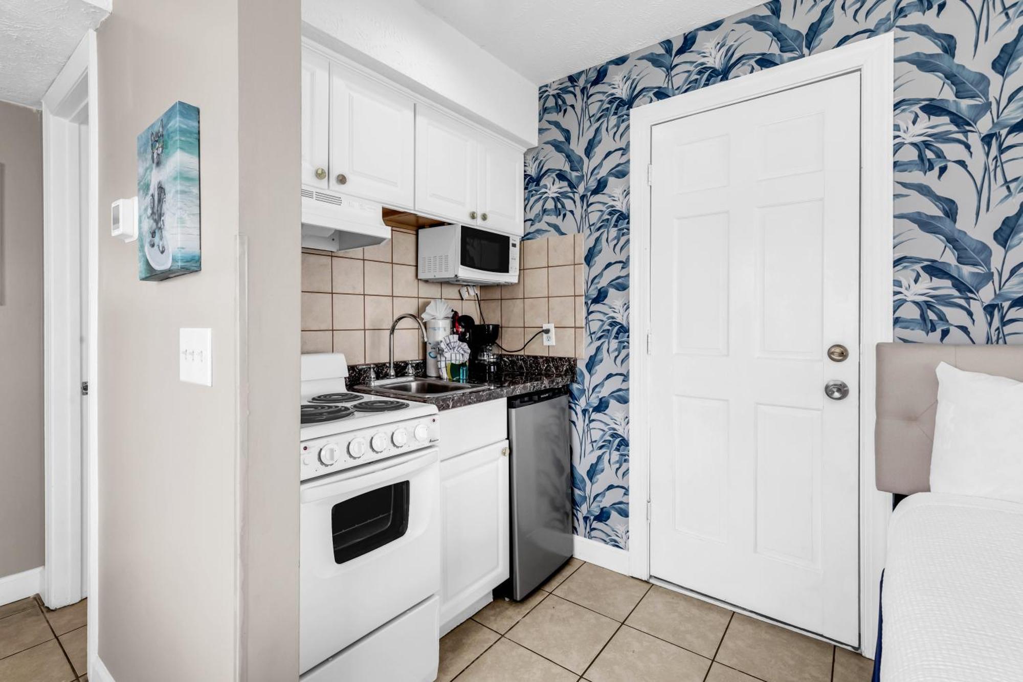 Apartment The Beachside Dacha - Lock-out 2 Bedroom Ocean View *