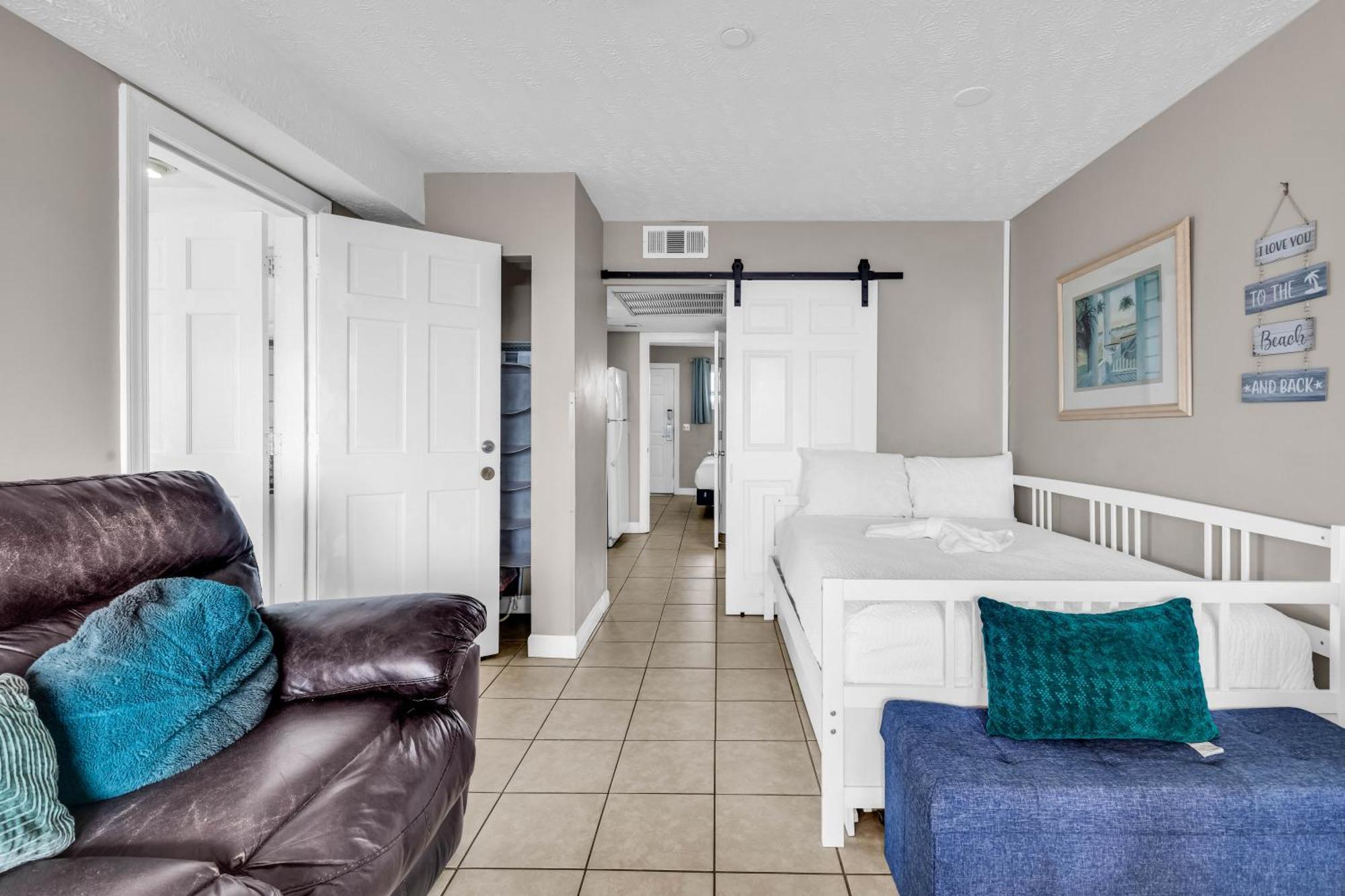 The Beachside Dacha - Lock-out 2 Bedroom Ocean View