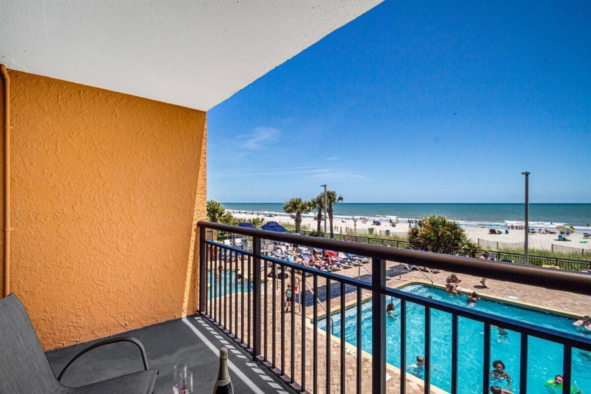 Modern Yet Classy Oceanfront In Landmark! 227 Apartment *