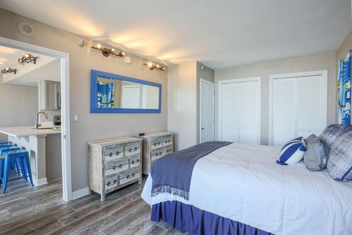 Apartment Unique Oceanfront Luxury Suite, Dogs Welcome! 406