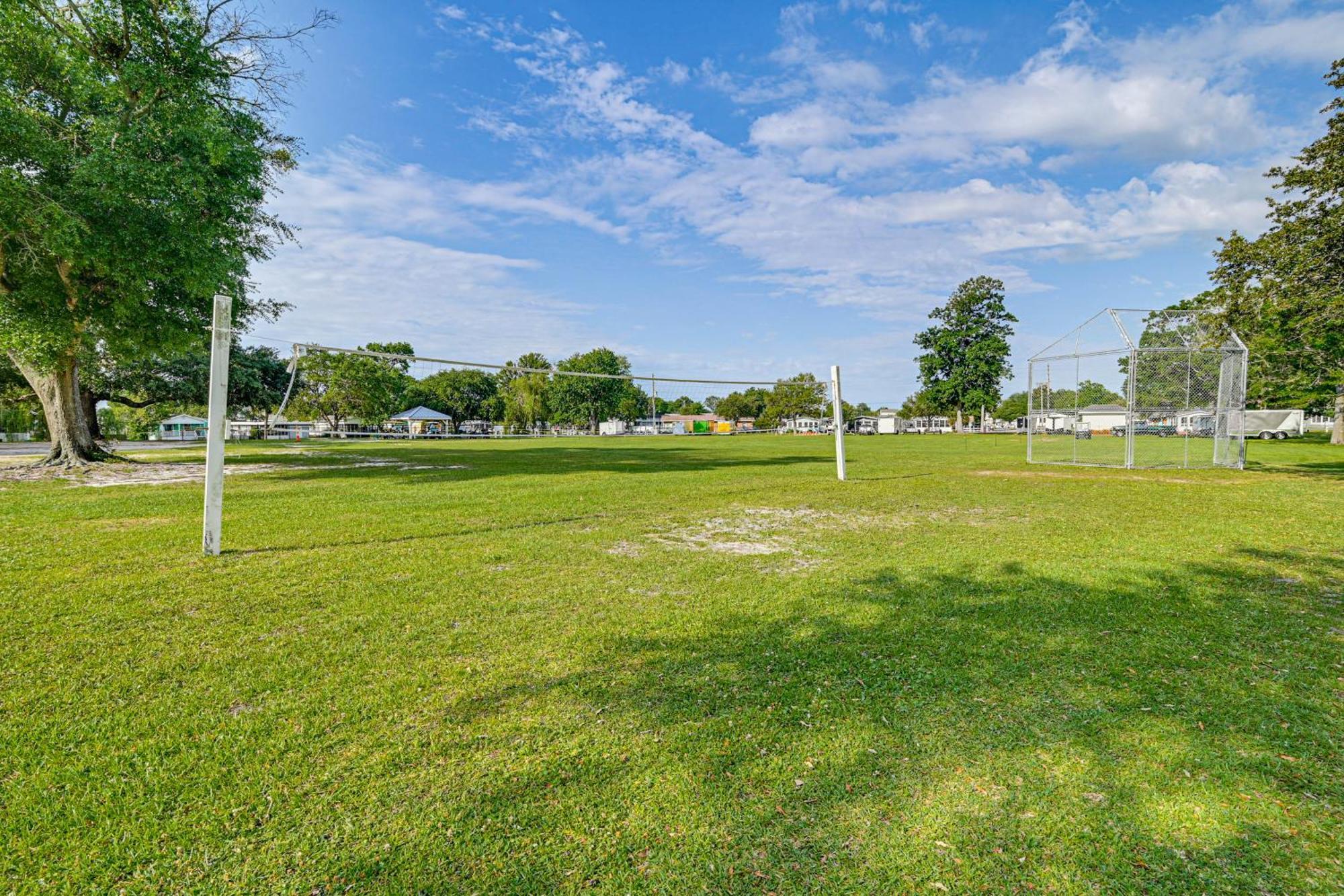 Walk To Surfside With Pool Access Holiday home