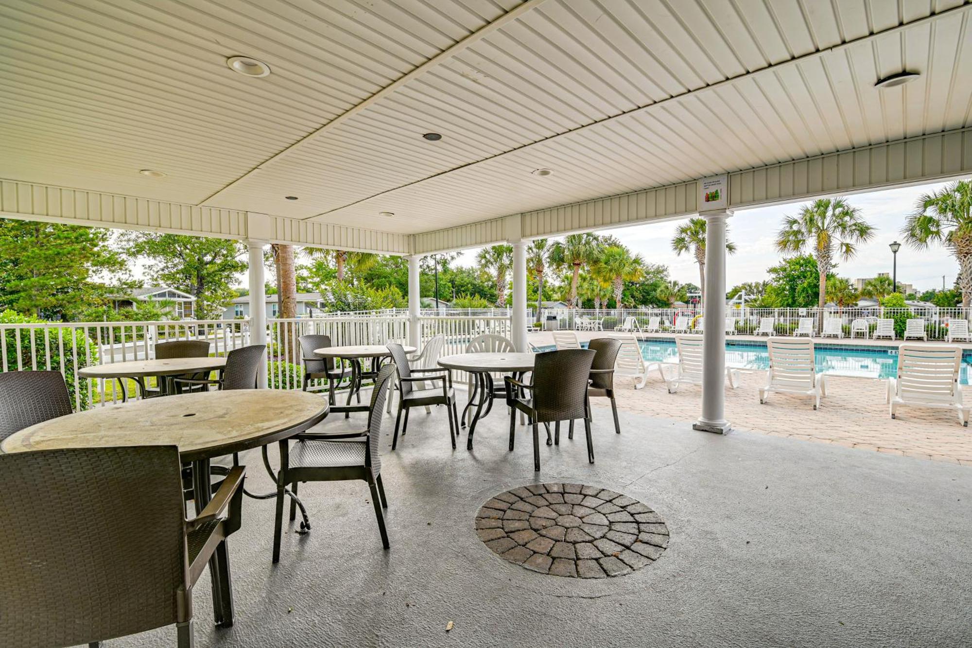 Walk To Surfside With Pool Access Holiday home *