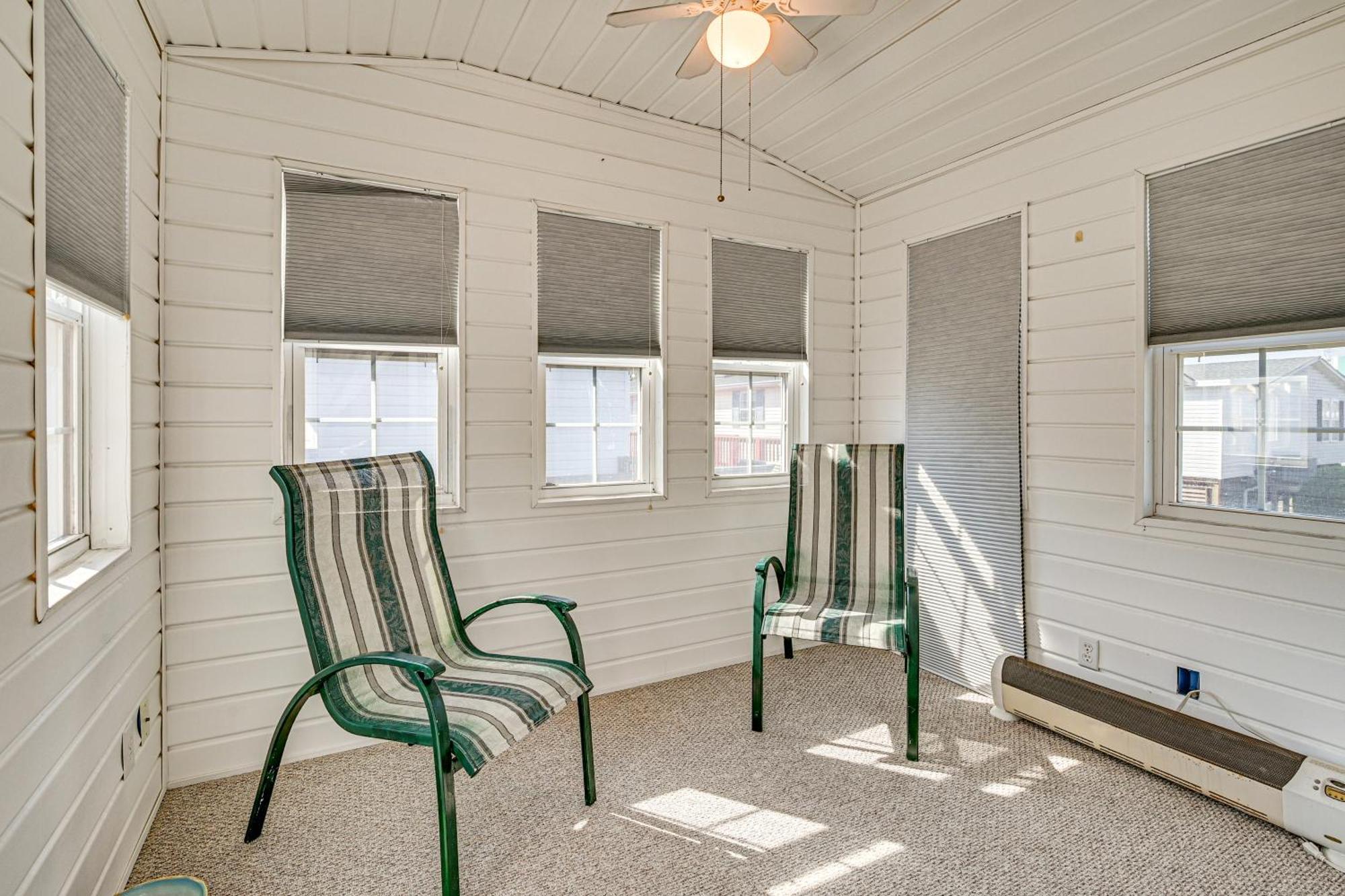 Walk To Surfside With Pool Access Holiday home
