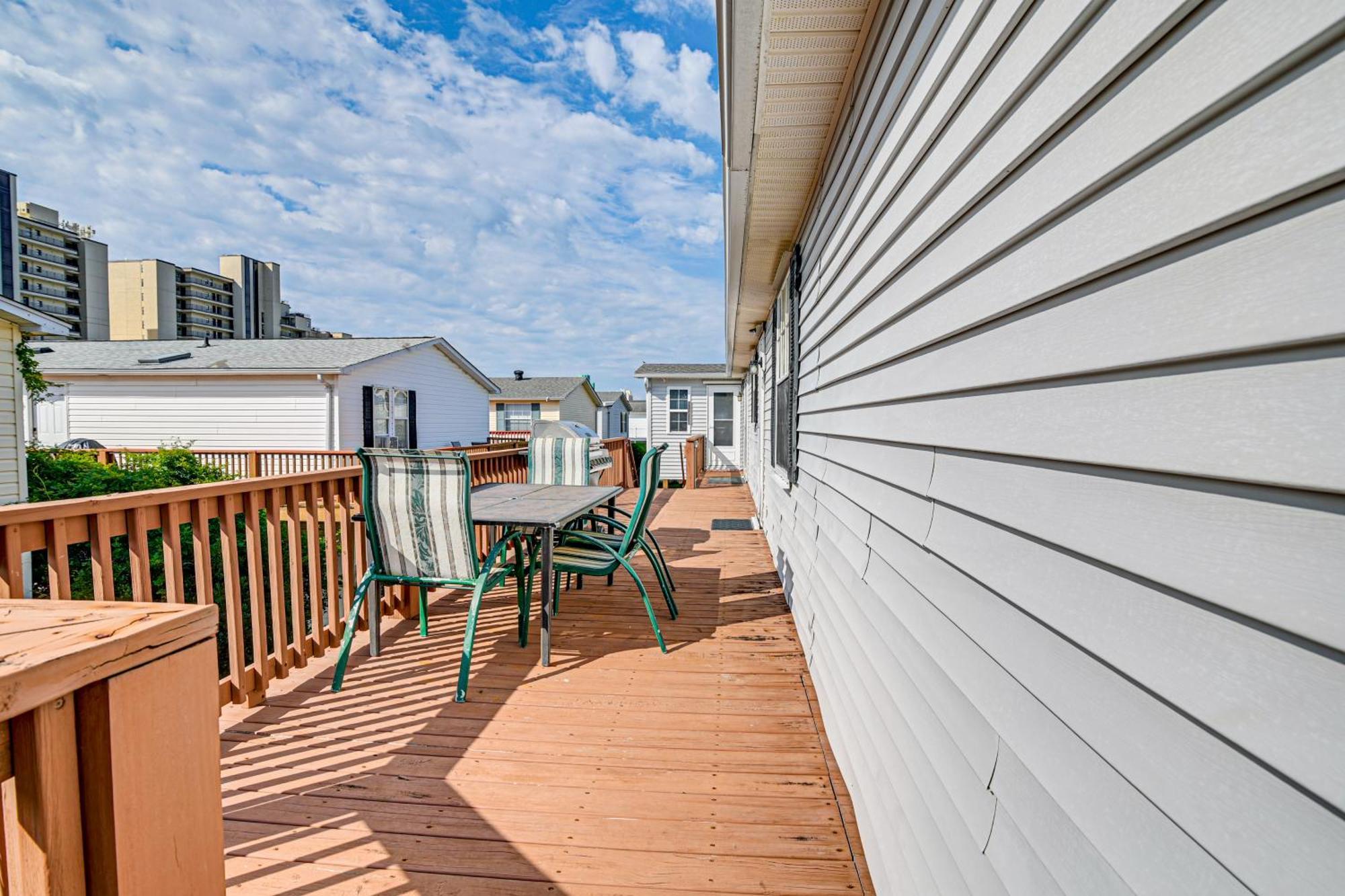 Walk To Surfside With Pool Access Holiday home *