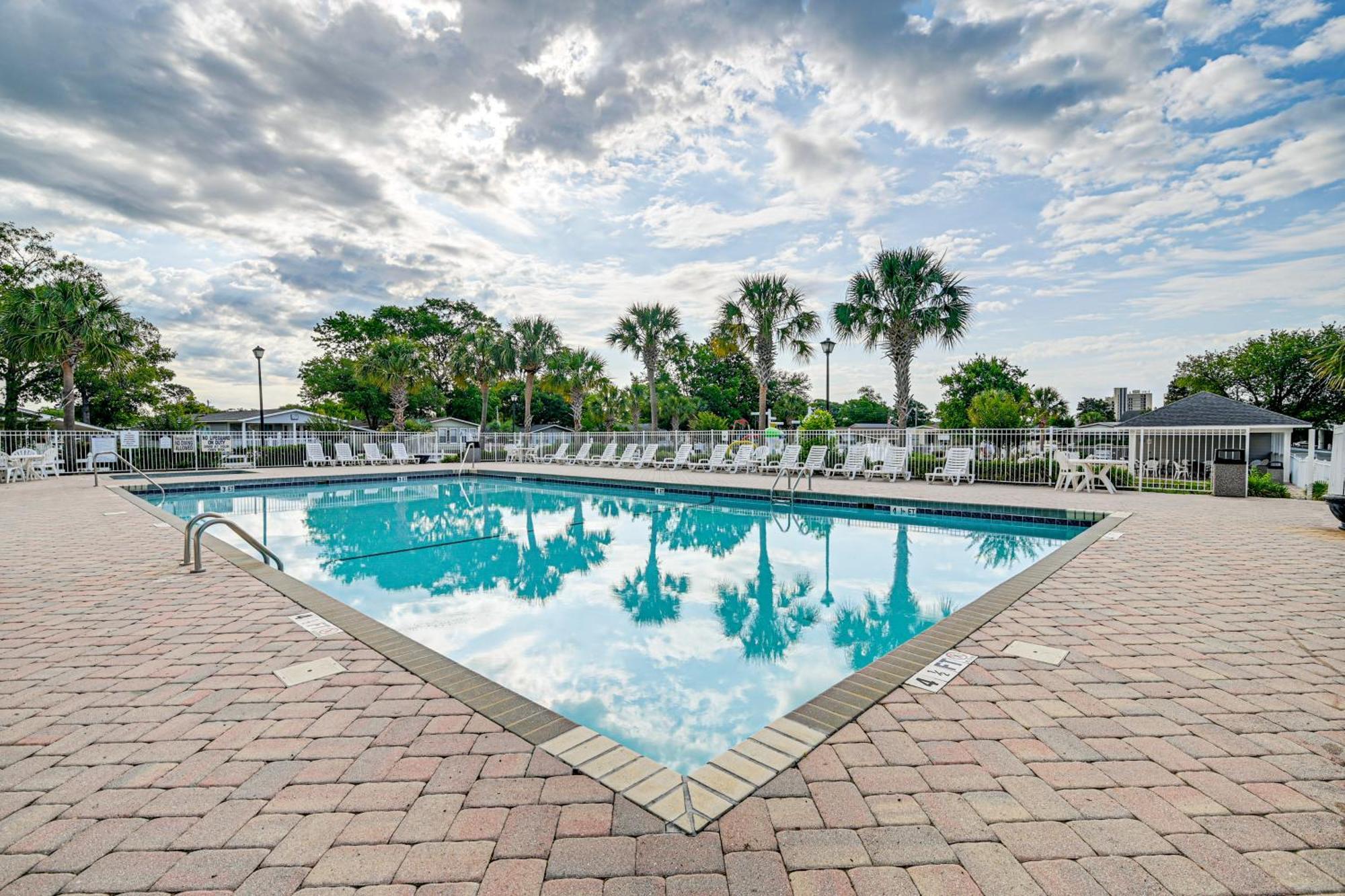 Walk To Surfside With Pool Access *