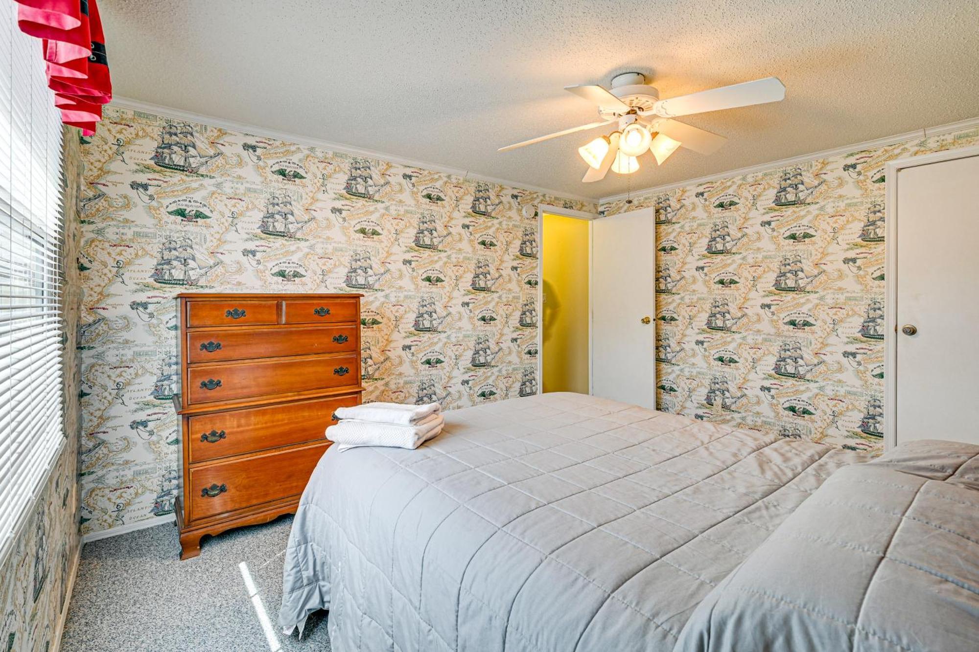 Holiday home Walk To Surfside With Pool Access *