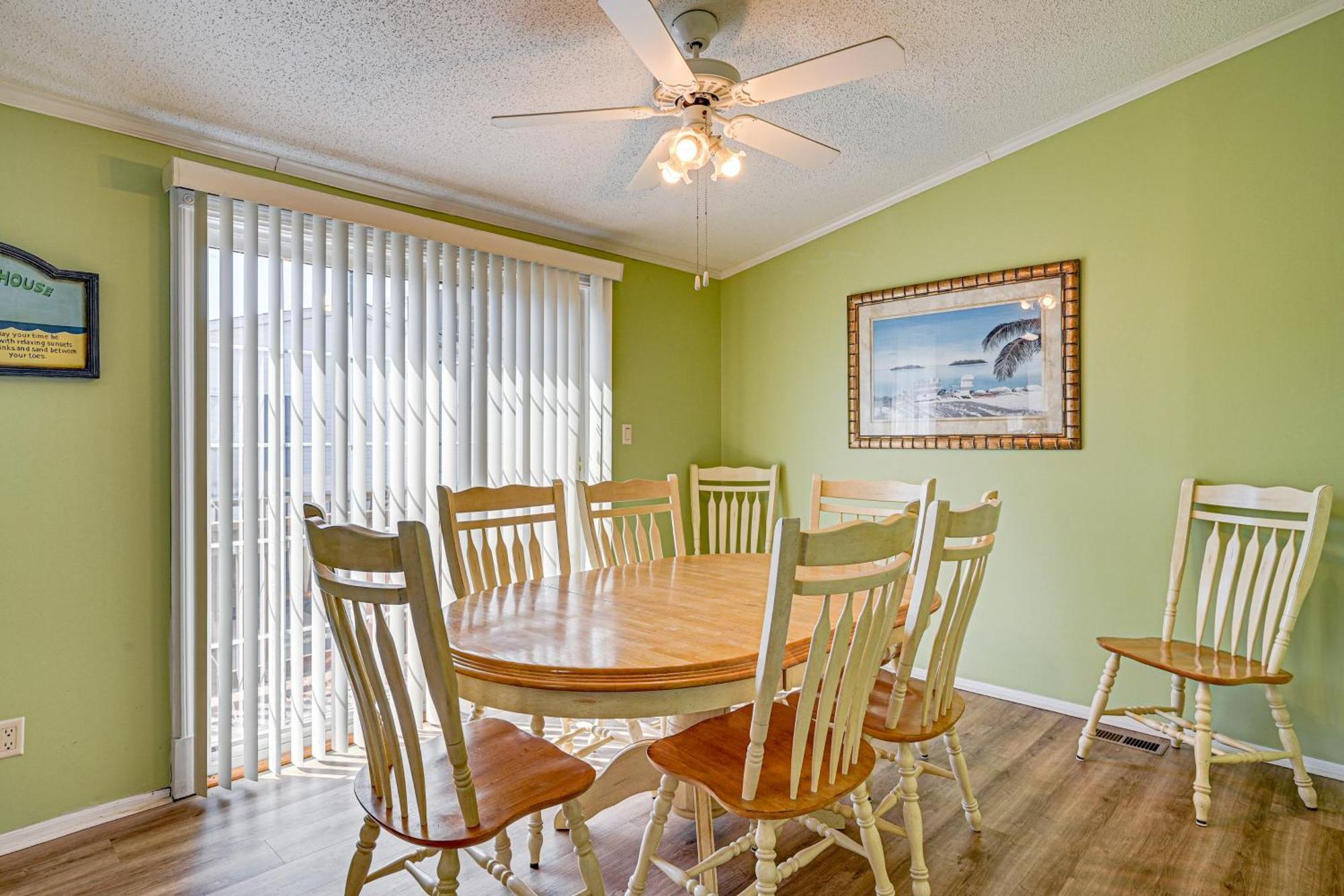 Walk To Surfside With Pool Access Holiday home