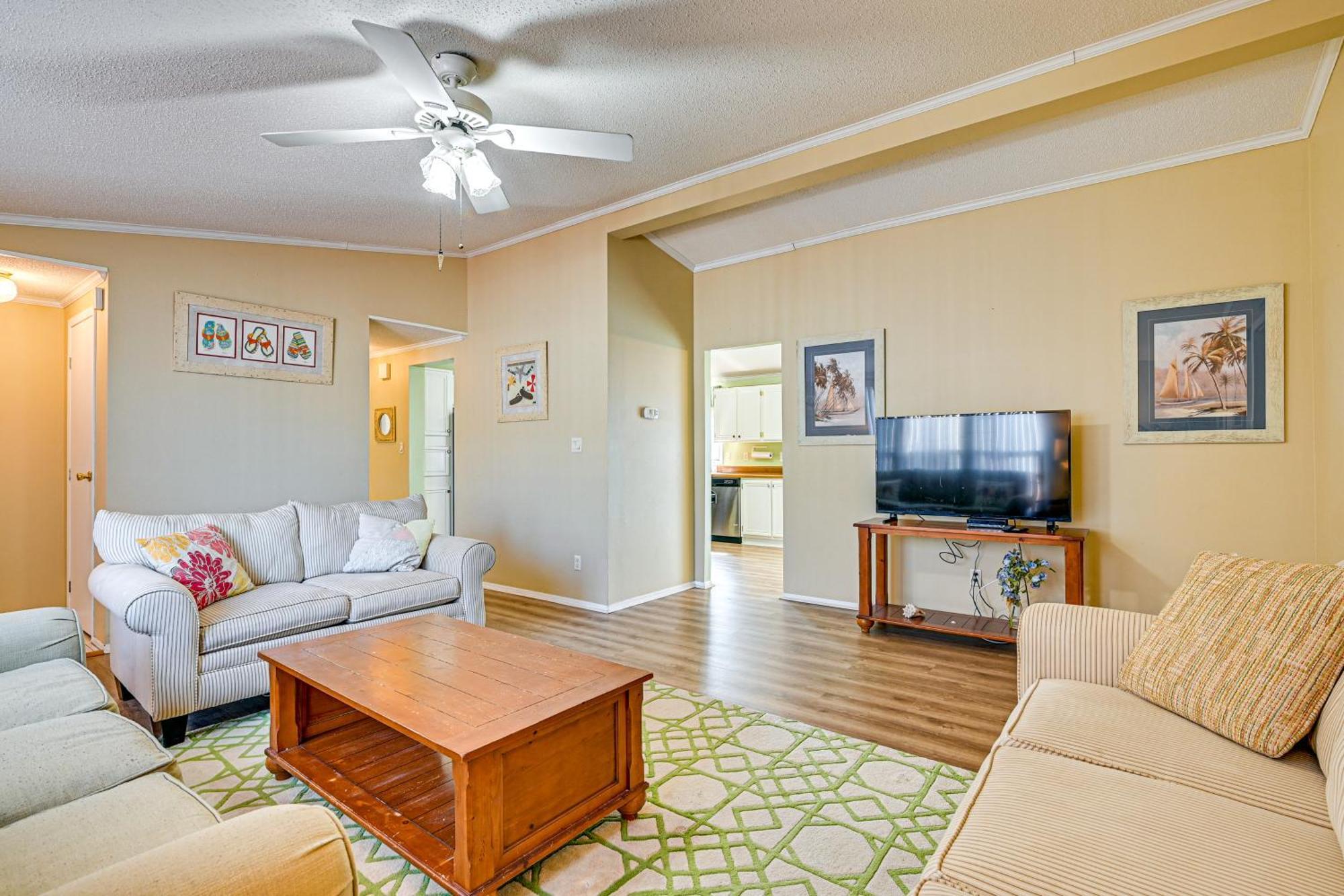 Holiday home Walk To Surfside With Pool Access *