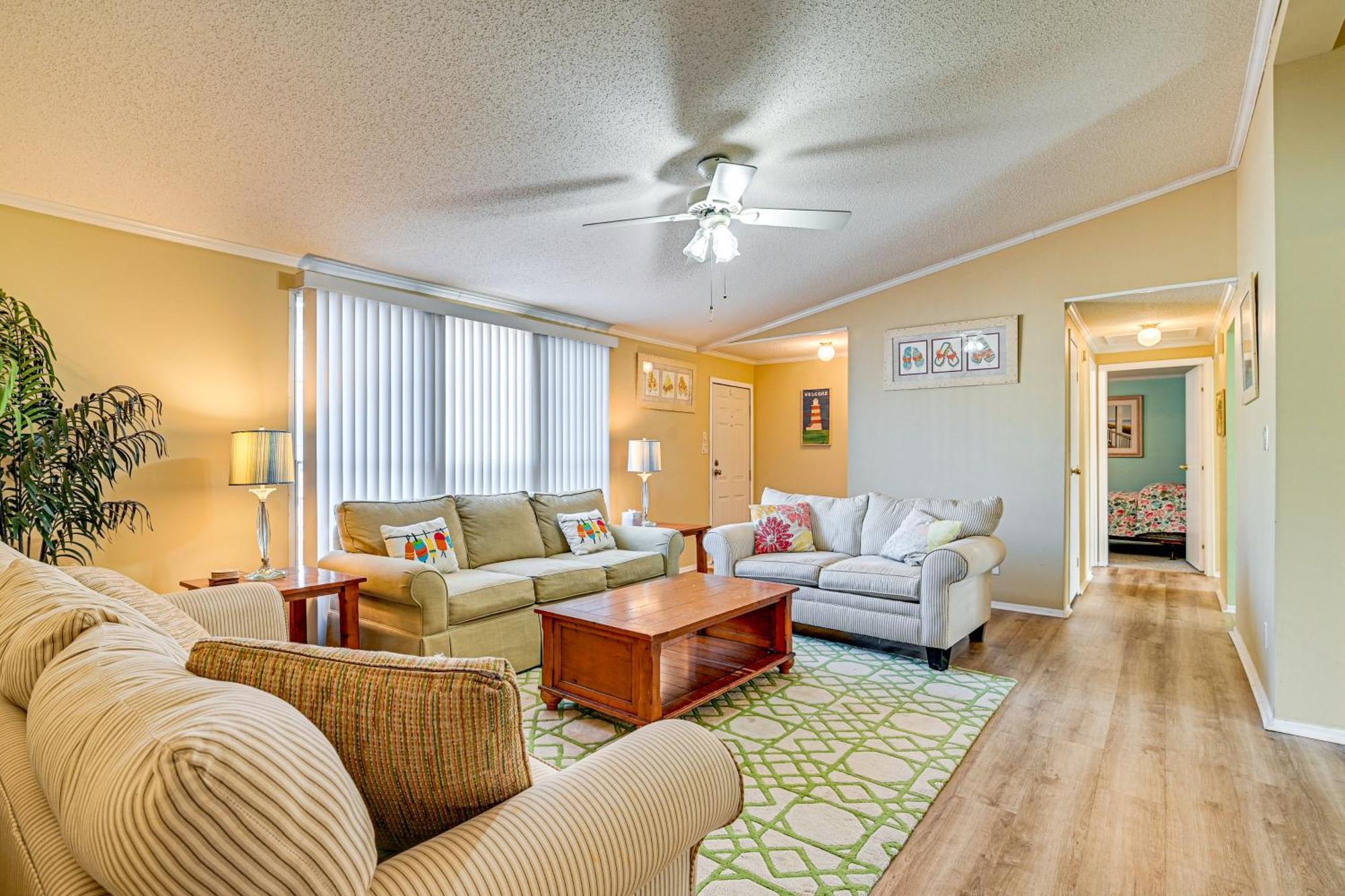 Walk To Surfside With Pool Access *