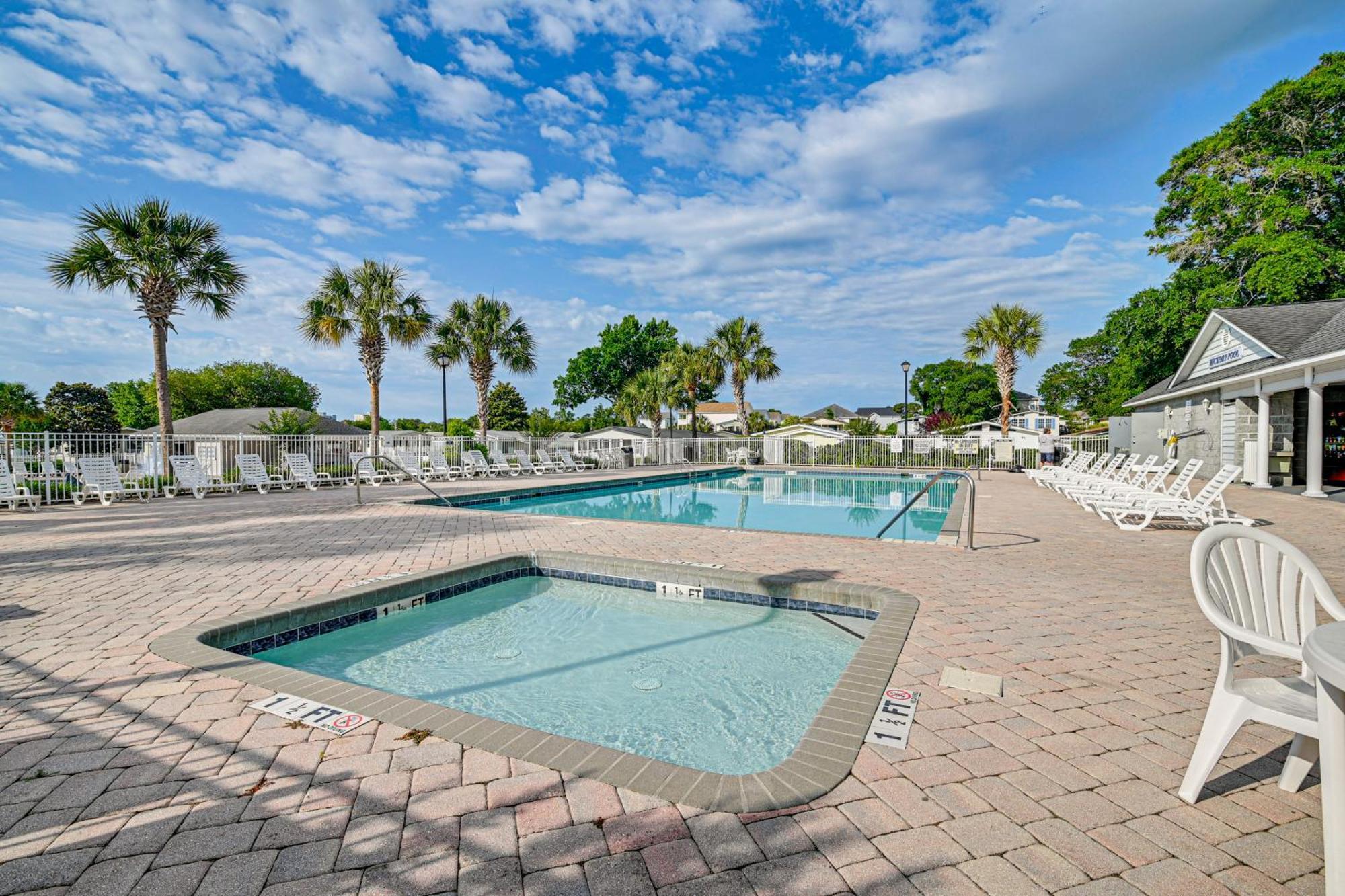Holiday home Walk To Surfside With Pool Access