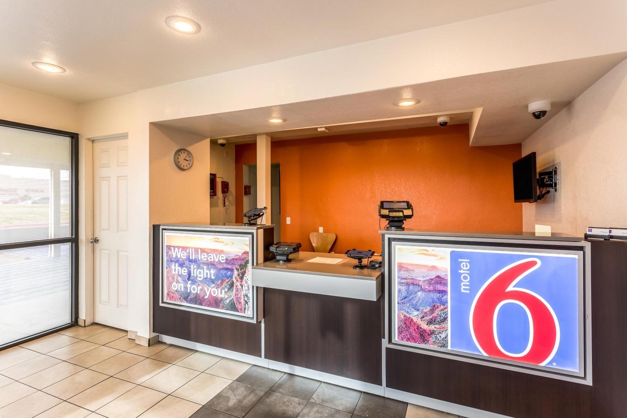 Hotel 6 Myrtle 4*