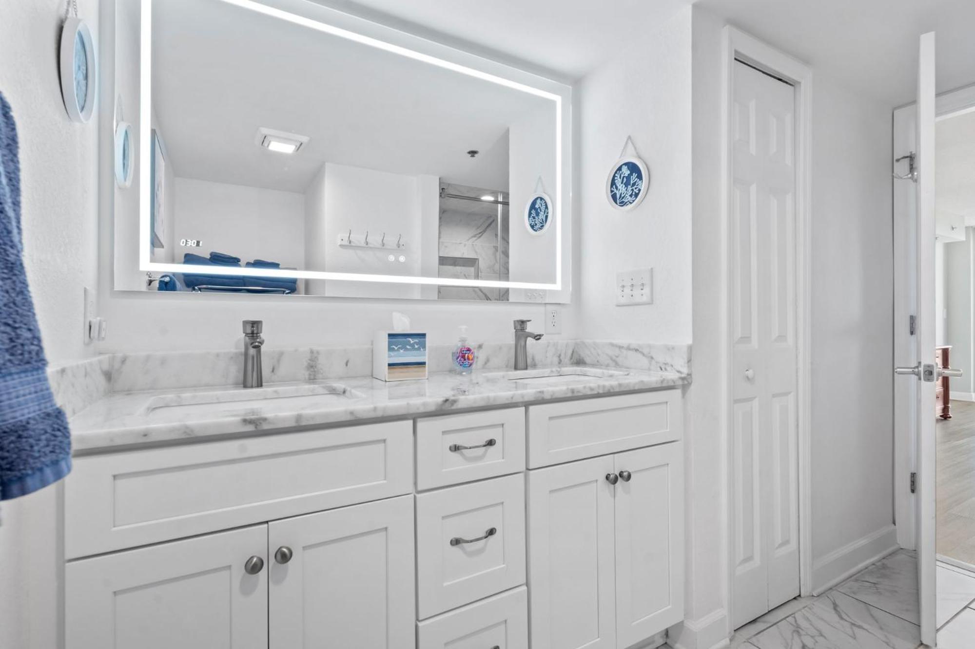 Spacious Luxurious 2b2b Ocean View Sleeps 8 Apartment *