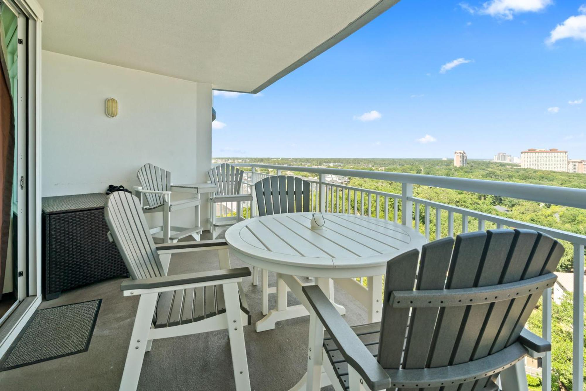Spacious Luxurious 2b2b Ocean View Sleeps 8 Apartment