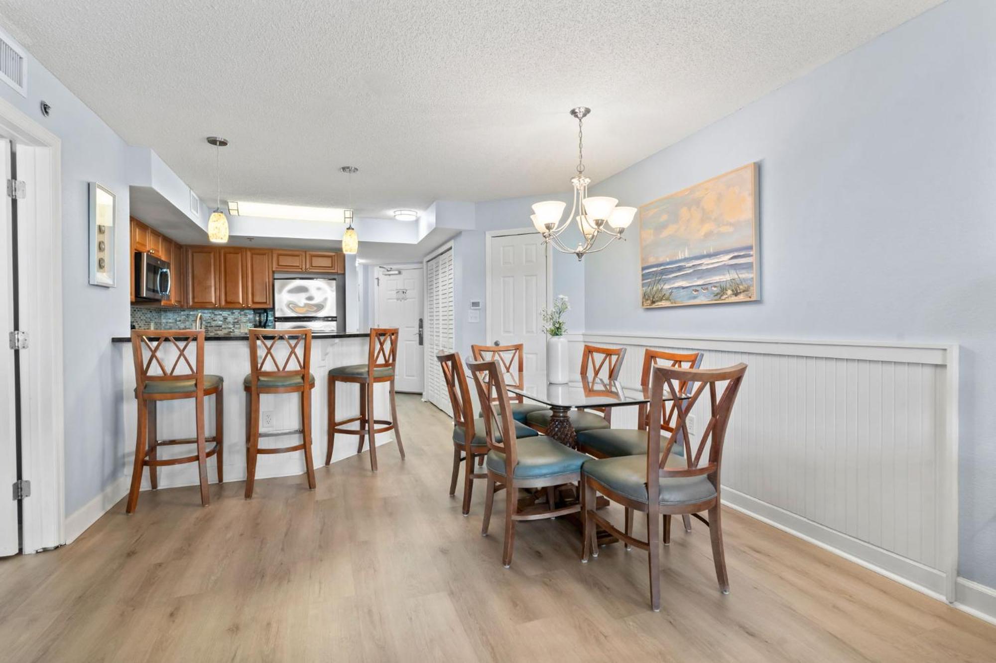 Spacious Luxurious 2b2b Ocean View Sleeps 8 Apartment *