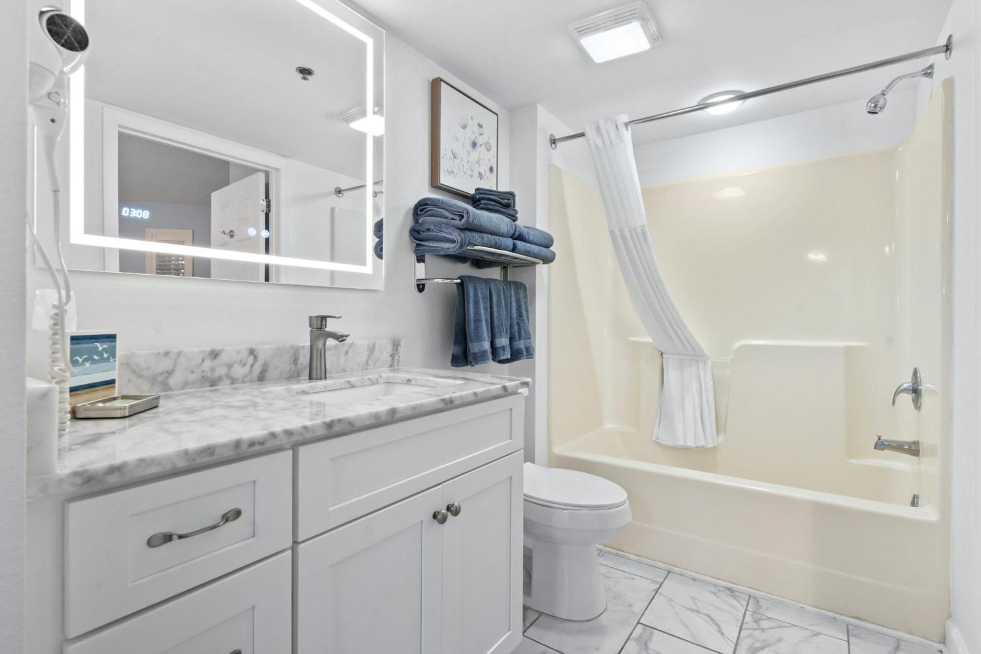 Apartment Spacious Luxurious 2b2b Ocean View Sleeps 8 *