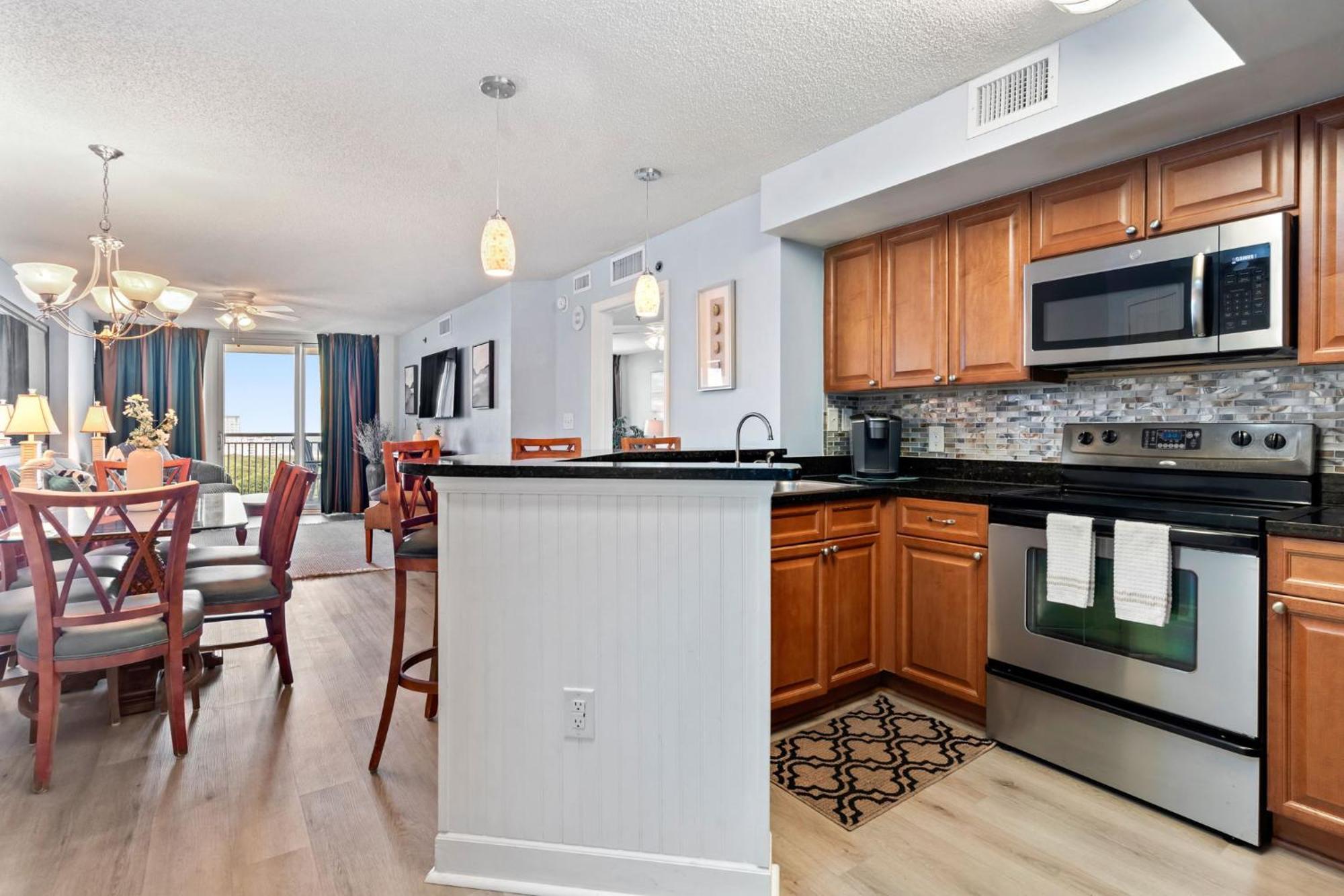 Spacious Luxurious 2b2b Ocean View Sleeps 8 Apartment