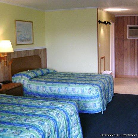 Sea Hawk Oceanfront Motel 2*