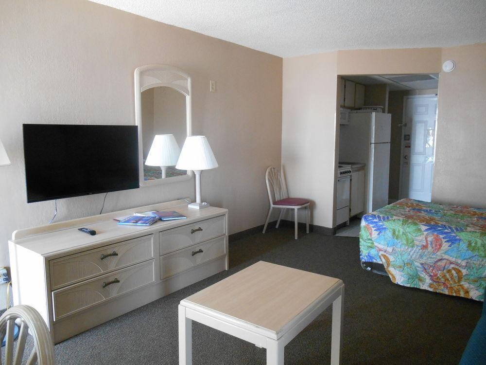 Tropical Seas Hotel