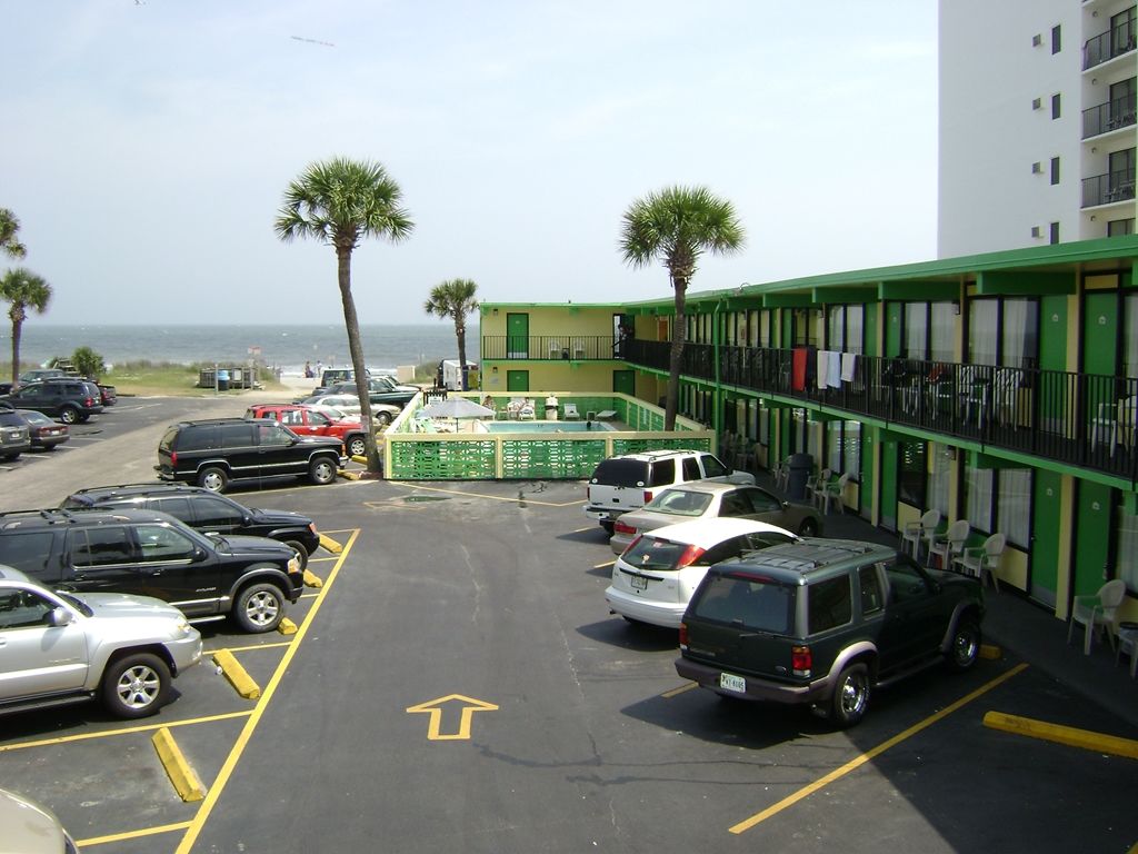 Sea Hawk Oceanfront Motel