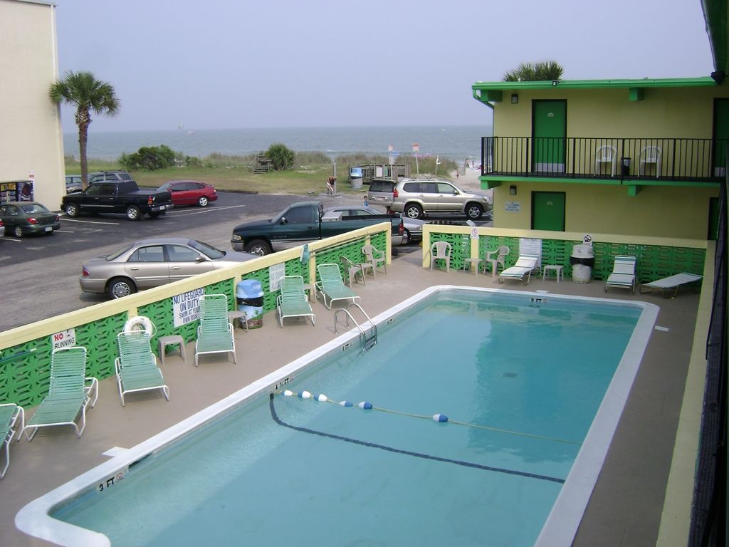 Sea Hawk Oceanfront Motel