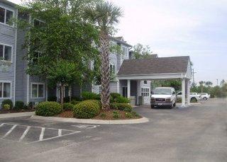 Hotel Quality & Myrtle Near Outlets 2*