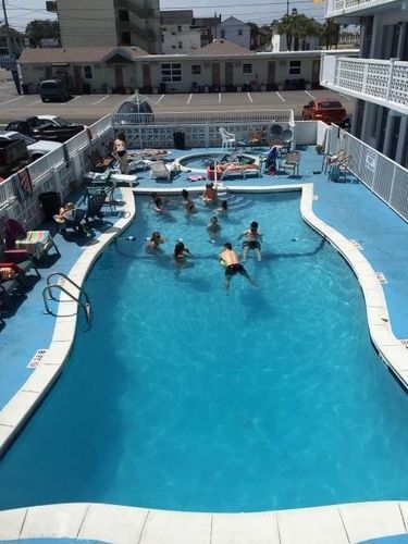Fountainbleau Motel 2*
