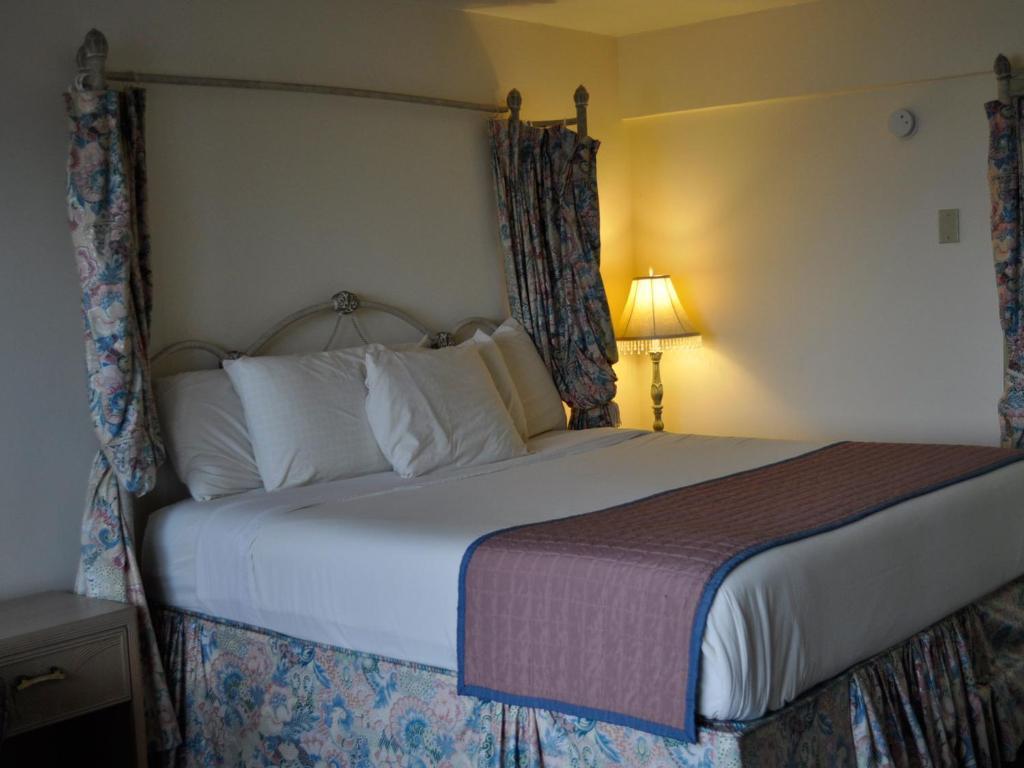The Diplomat Family Motel