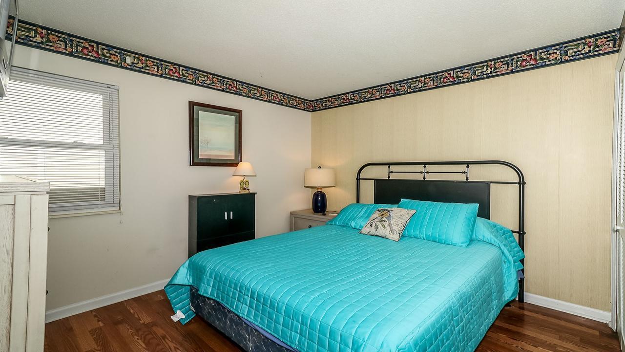 Oceanfront 3 Bedroom 2.5 Bath Wifi, Pool, W/d Apartment *