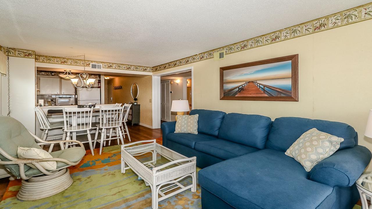 Oceanfront 3 Bedroom 2.5 Bath Wifi, Pool, W/d *